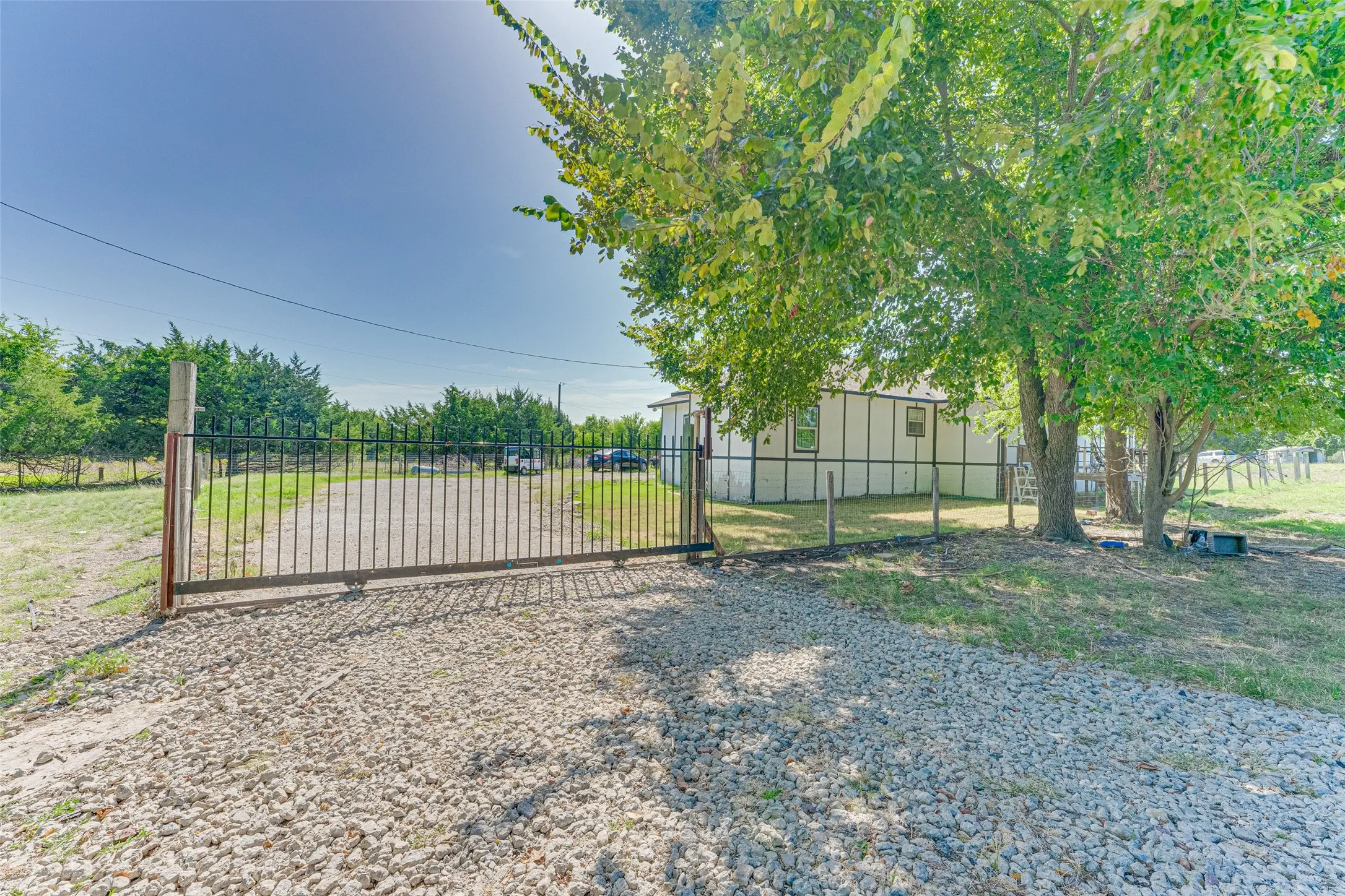 Single Family Residence For Sale in Collin County , 11381 County Road 739, Princeton, Texas 75407, 3 Bedroom, 2 Bathroom, Garage spaces, 2,120 Sqft, built in 1970, Preowned, mls#21024622, Real Estate Agent in Princeton, Homes For Sale in Collin county, Homes For Sale in Princeton, Realtor in Princeton Texas, Real Estate Brokerage Independent Realty Texas, Luminita Cordes Realtor