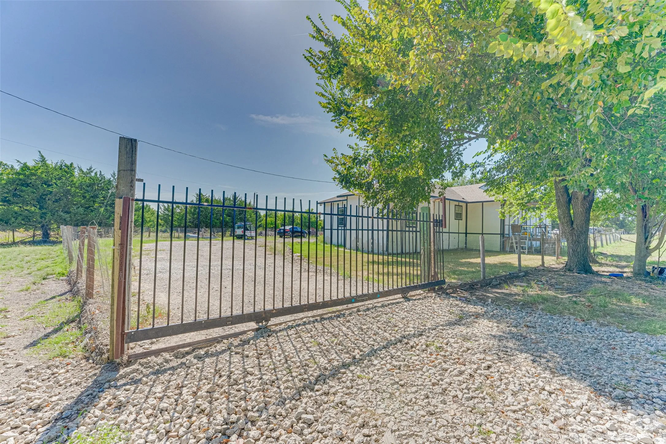 Single Family Residence For Sale in Collin County , 11381 County Road 739, Princeton, Texas 75407, 3 Bedroom, 2 Bathroom, Garage spaces, 2,120 Sqft, built in 1970, Preowned, mls#21024622, Real Estate Agent in Princeton, Homes For Sale in Collin county, Homes For Sale in Princeton, Realtor in Princeton Texas, Real Estate Brokerage Independent Realty Texas, Luminita Cordes Realtor