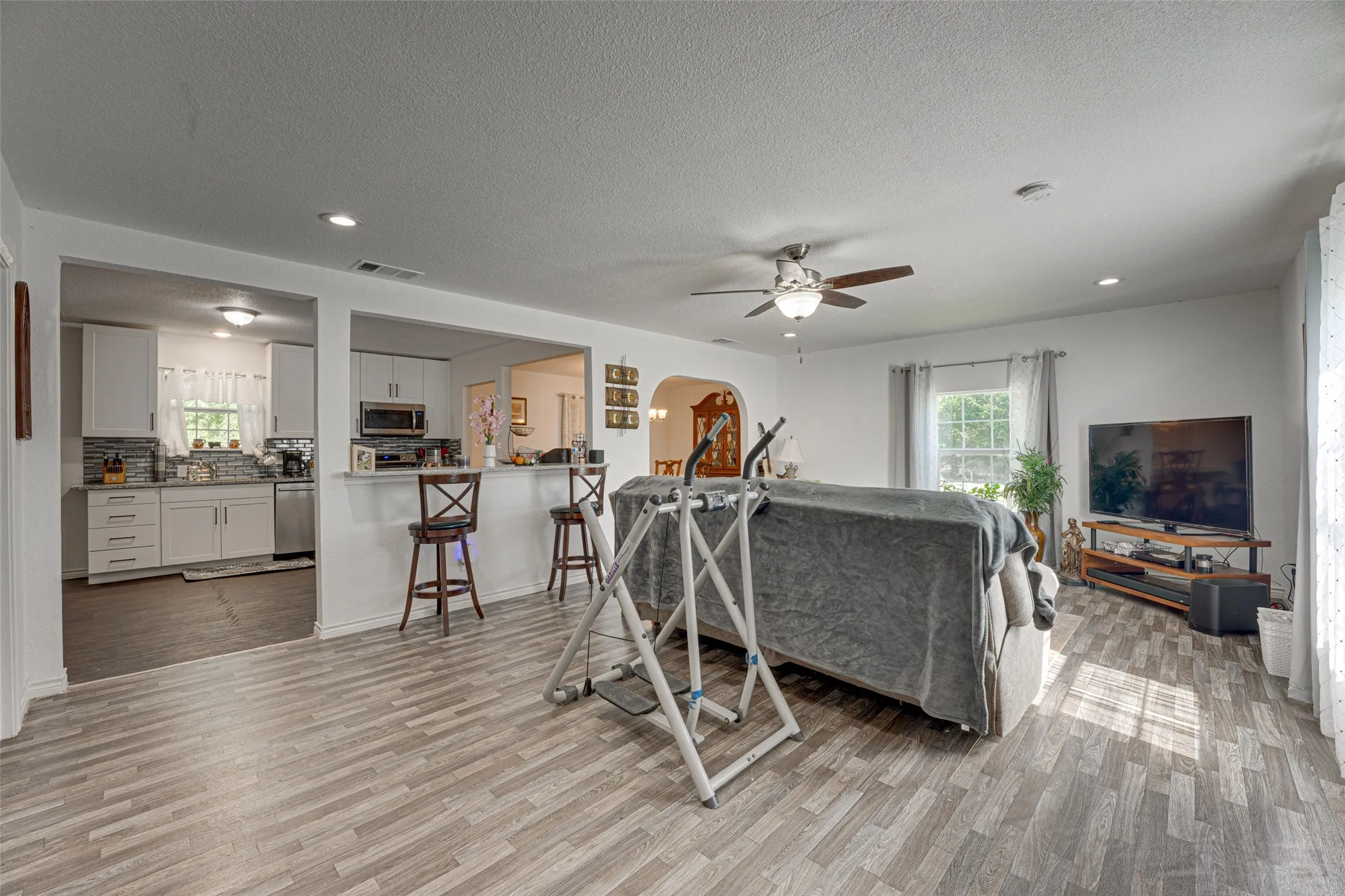 Single Family Residence For Sale in Collin County , 11381 County Road 739, Princeton, Texas 75407, 3 Bedroom, 2 Bathroom, Garage spaces, 2,120 Sqft, built in 1970, Preowned, mls#21024622, Real Estate Agent in Princeton, Homes For Sale in Collin county, Homes For Sale in Princeton, Realtor in Princeton Texas, Real Estate Brokerage Independent Realty Texas, Luminita Cordes Realtor
