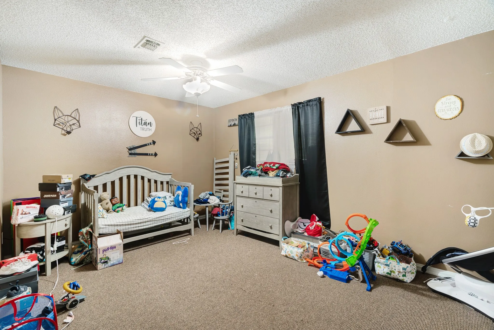 Single Family Residence For Sale in Red River (TX) County , 1705 W Taylor Street, Clarksville, Texas 75426, 3 Bedroom, 2 Bathroom, Garage spaces, 1,250 Sqft, built in 1975, mls#21025794, Real Estate Agent in Clarksville, Homes For Sale in Red River (TX) county, Homes For Sale in Clarksville, Realtor in Clarksville Texas, Real Estate Brokerage Independent Realty Texas, Luminita Cordes Realtor