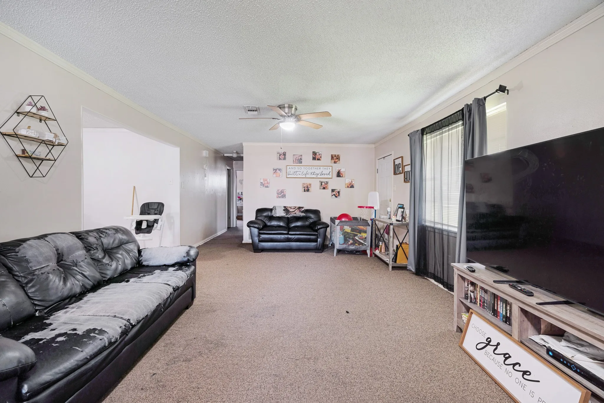 Single Family Residence For Sale in Red River (TX) County , 1705 W Taylor Street, Clarksville, Texas 75426, 3 Bedroom, 2 Bathroom, Garage spaces, 1,250 Sqft, built in 1975, mls#21025794, Real Estate Agent in Clarksville, Homes For Sale in Red River (TX) county, Homes For Sale in Clarksville, Realtor in Clarksville Texas, Real Estate Brokerage Independent Realty Texas, Luminita Cordes Realtor
