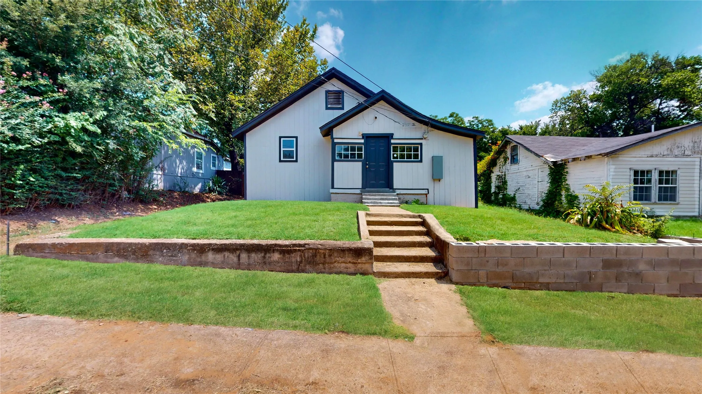 Single Family Residence For Sale in Dallas County , 4026 Myrtle Street, Dallas, Texas 75215, 3 Bedroom, 2 Bathroom, Garage spaces, 1,212 Sqft, built in 1923, Preowned, mls#21025779, Real Estate Agent in Dallas, Homes For Sale in Dallas county, Homes For Sale in Dallas, Realtor in Dallas Texas, Real Estate Brokerage Independent Realty Texas, Luminita Cordes Realtor
