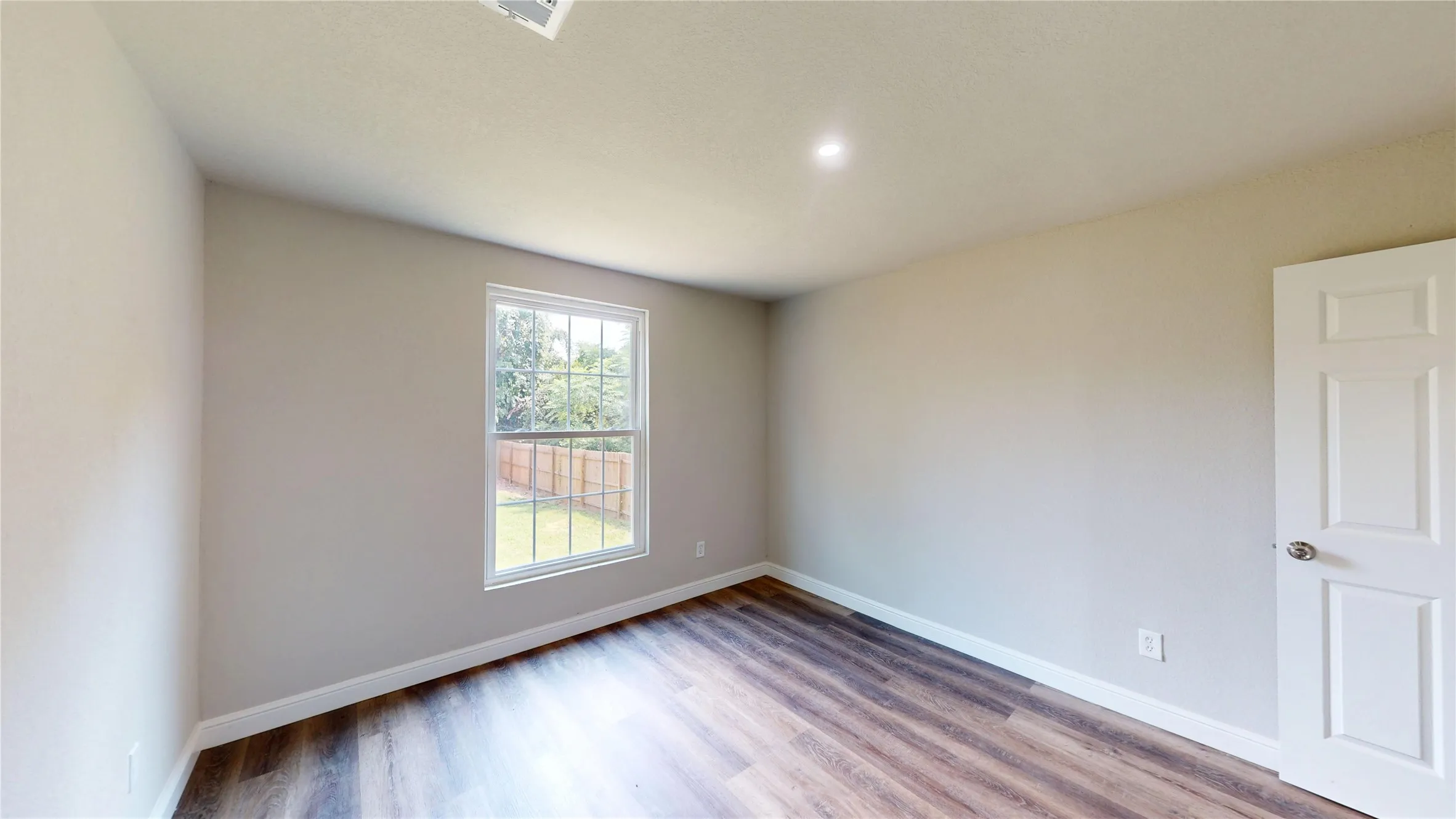Single Family Residence For Sale in Dallas County , 4026 Myrtle Street, Dallas, Texas 75215, 3 Bedroom, 2 Bathroom, Garage spaces, 1,212 Sqft, built in 1923, Preowned, mls#21025779, Real Estate Agent in Dallas, Homes For Sale in Dallas county, Homes For Sale in Dallas, Realtor in Dallas Texas, Real Estate Brokerage Independent Realty Texas, Luminita Cordes Realtor