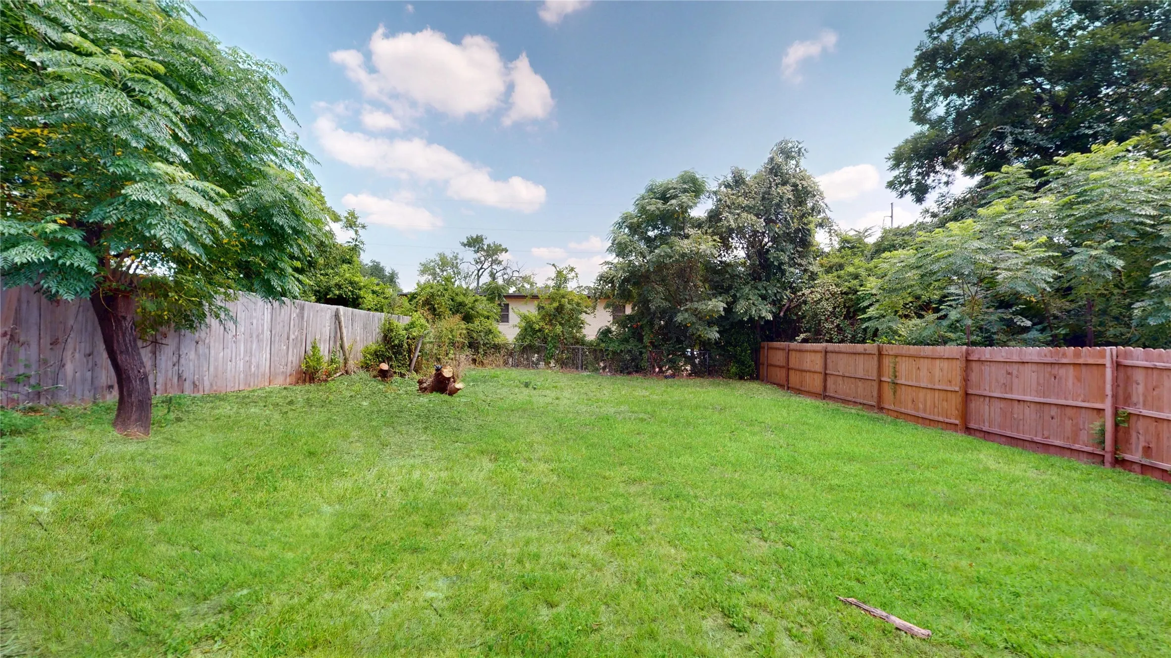 Single Family Residence For Sale in Dallas County , 4026 Myrtle Street, Dallas, Texas 75215, 3 Bedroom, 2 Bathroom, Garage spaces, 1,212 Sqft, built in 1923, Preowned, mls#21025779, Real Estate Agent in Dallas, Homes For Sale in Dallas county, Homes For Sale in Dallas, Realtor in Dallas Texas, Real Estate Brokerage Independent Realty Texas, Luminita Cordes Realtor