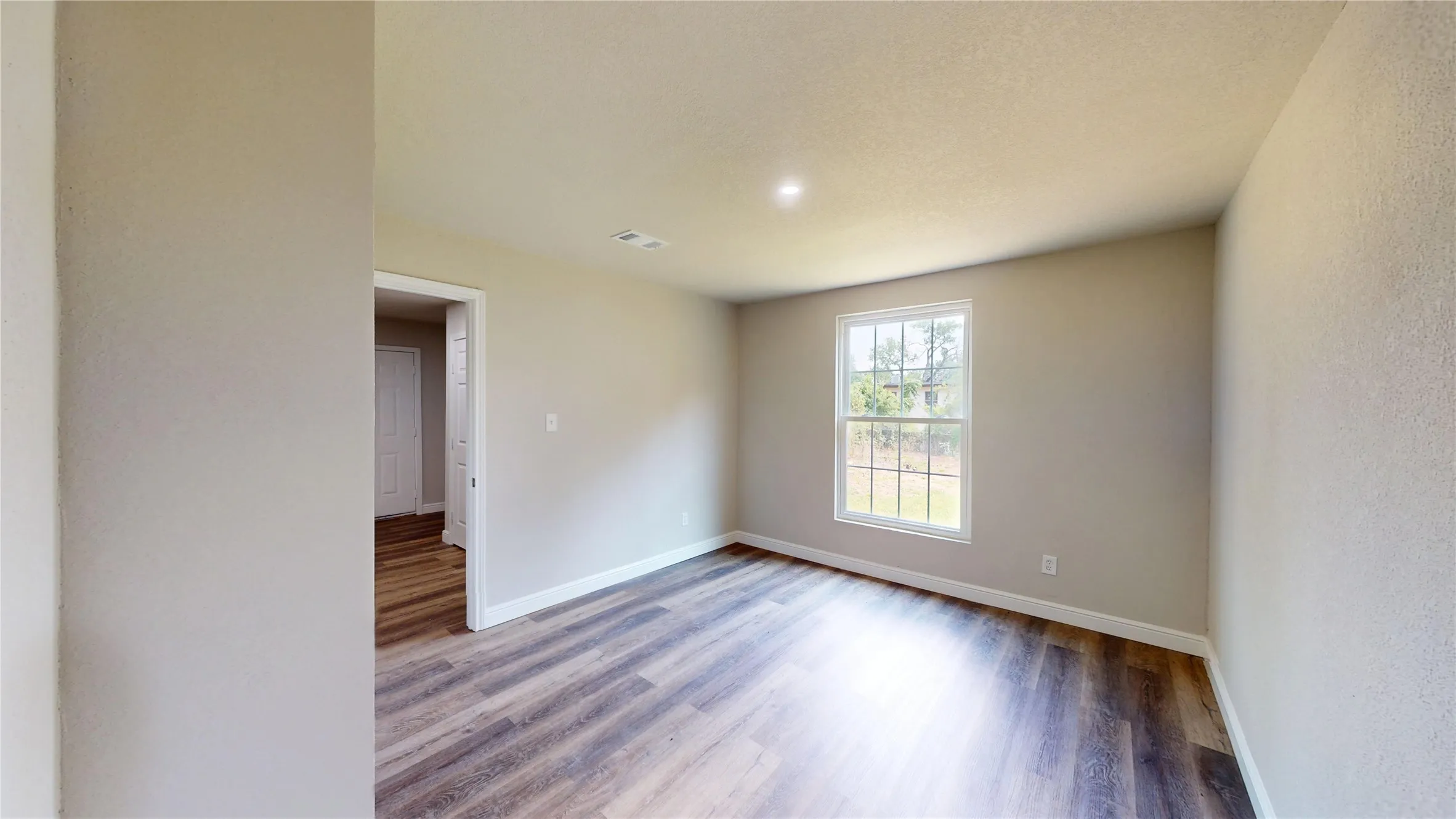 Single Family Residence For Sale in Dallas County , 4026 Myrtle Street, Dallas, Texas 75215, 3 Bedroom, 2 Bathroom, Garage spaces, 1,212 Sqft, built in 1923, Preowned, mls#21025779, Real Estate Agent in Dallas, Homes For Sale in Dallas county, Homes For Sale in Dallas, Realtor in Dallas Texas, Real Estate Brokerage Independent Realty Texas, Luminita Cordes Realtor