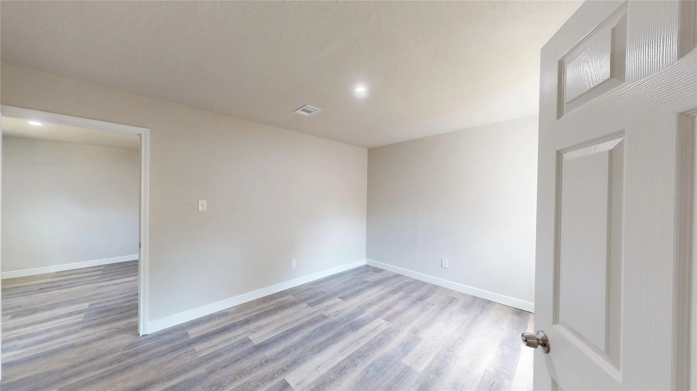 Single Family Residence For Sale in Dallas County , 4026 Myrtle Street, Dallas, Texas 75215, 3 Bedroom, 2 Bathroom, Garage spaces, 1,212 Sqft, built in 1923, Preowned, mls#21025779, Real Estate Agent in Dallas, Homes For Sale in Dallas county, Homes For Sale in Dallas, Realtor in Dallas Texas, Real Estate Brokerage Independent Realty Texas, Luminita Cordes Realtor