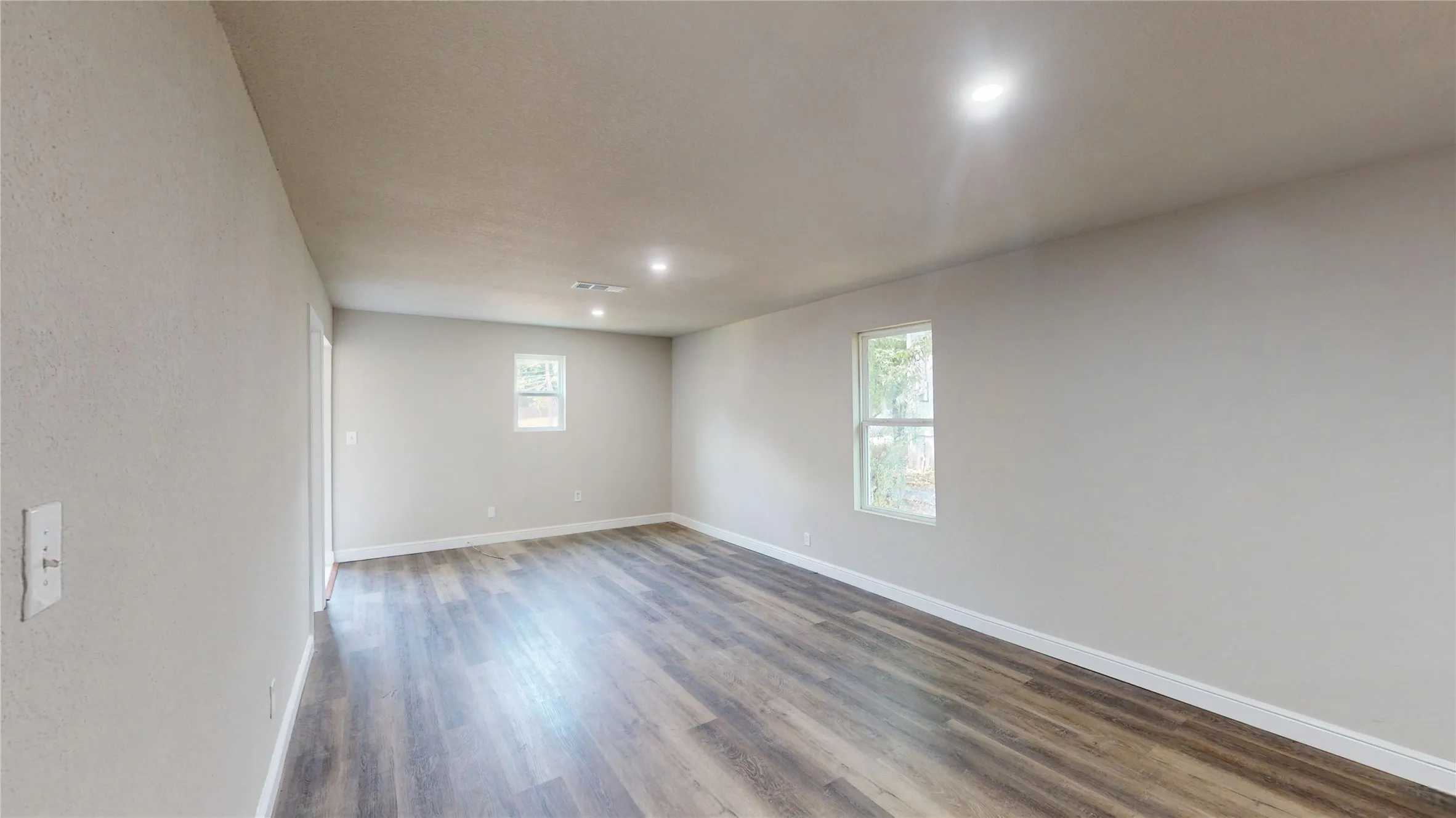 Single Family Residence For Sale in Dallas County , 4026 Myrtle Street, Dallas, Texas 75215, 3 Bedroom, 2 Bathroom, Garage spaces, 1,212 Sqft, built in 1923, Preowned, mls#21025779, Real Estate Agent in Dallas, Homes For Sale in Dallas county, Homes For Sale in Dallas, Realtor in Dallas Texas, Real Estate Brokerage Independent Realty Texas, Luminita Cordes Realtor