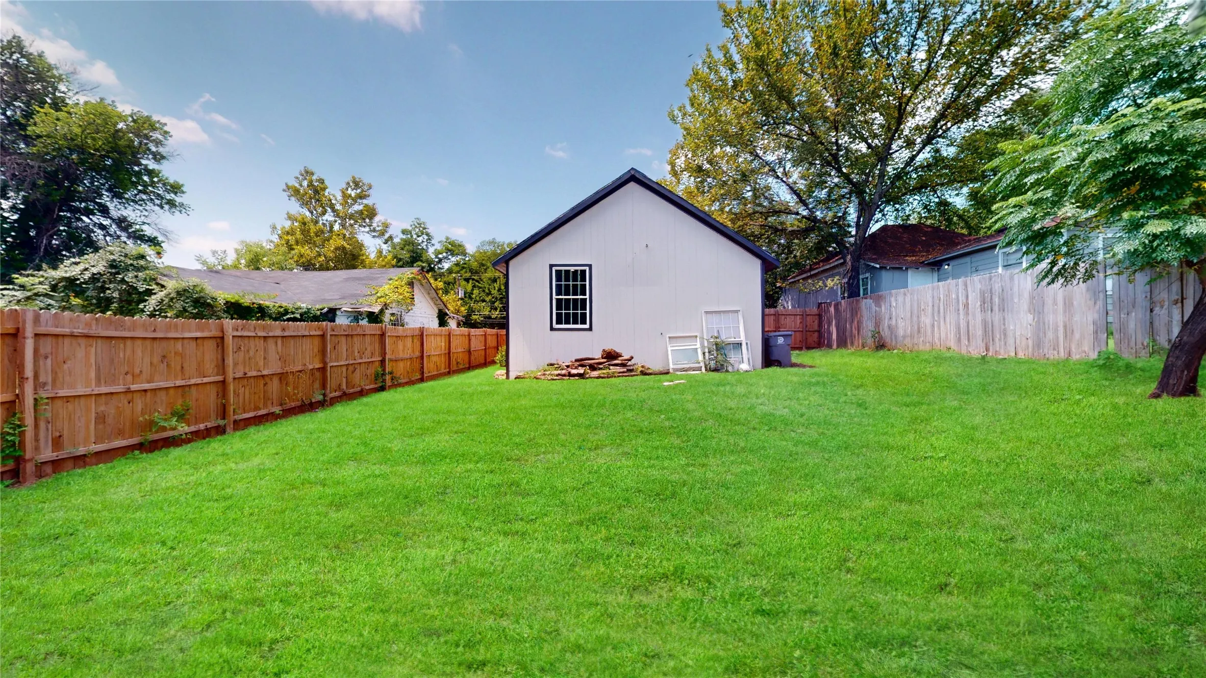 Single Family Residence For Sale in Dallas County , 4026 Myrtle Street, Dallas, Texas 75215, 3 Bedroom, 2 Bathroom, Garage spaces, 1,212 Sqft, built in 1923, Preowned, mls#21025779, Real Estate Agent in Dallas, Homes For Sale in Dallas county, Homes For Sale in Dallas, Realtor in Dallas Texas, Real Estate Brokerage Independent Realty Texas, Luminita Cordes Realtor
