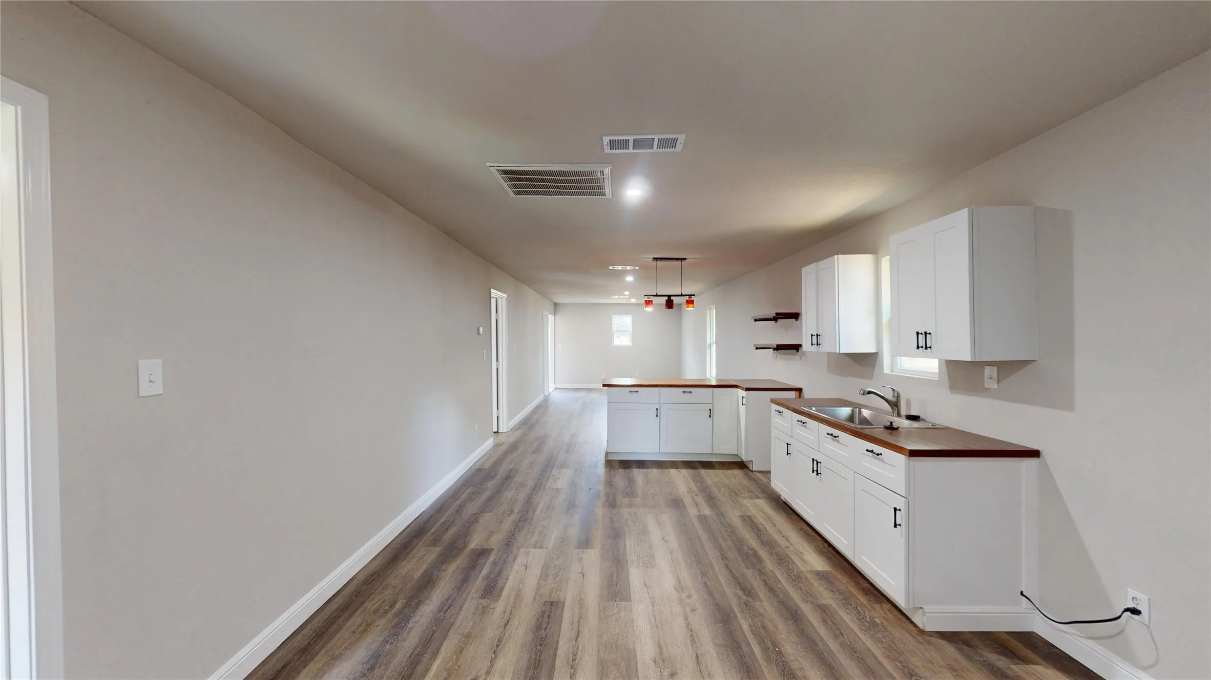 Single Family Residence For Sale in Dallas County , 4026 Myrtle Street, Dallas, Texas 75215, 3 Bedroom, 2 Bathroom, Garage spaces, 1,212 Sqft, built in 1923, Preowned, mls#21025779, Real Estate Agent in Dallas, Homes For Sale in Dallas county, Homes For Sale in Dallas, Realtor in Dallas Texas, Real Estate Brokerage Independent Realty Texas, Luminita Cordes Realtor