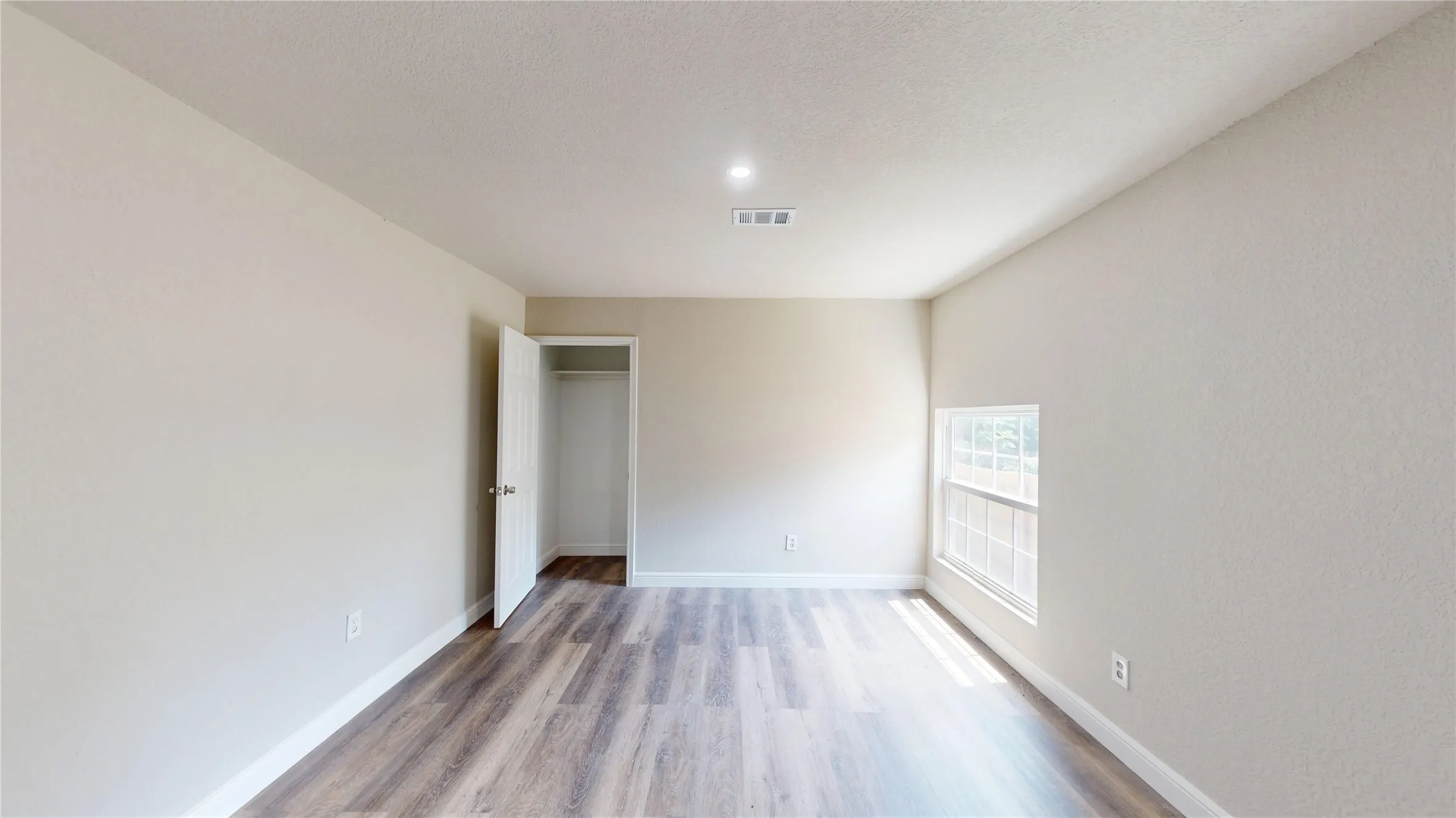 Single Family Residence For Sale in Dallas County , 4026 Myrtle Street, Dallas, Texas 75215, 3 Bedroom, 2 Bathroom, Garage spaces, 1,212 Sqft, built in 1923, Preowned, mls#21025779, Real Estate Agent in Dallas, Homes For Sale in Dallas county, Homes For Sale in Dallas, Realtor in Dallas Texas, Real Estate Brokerage Independent Realty Texas, Luminita Cordes Realtor