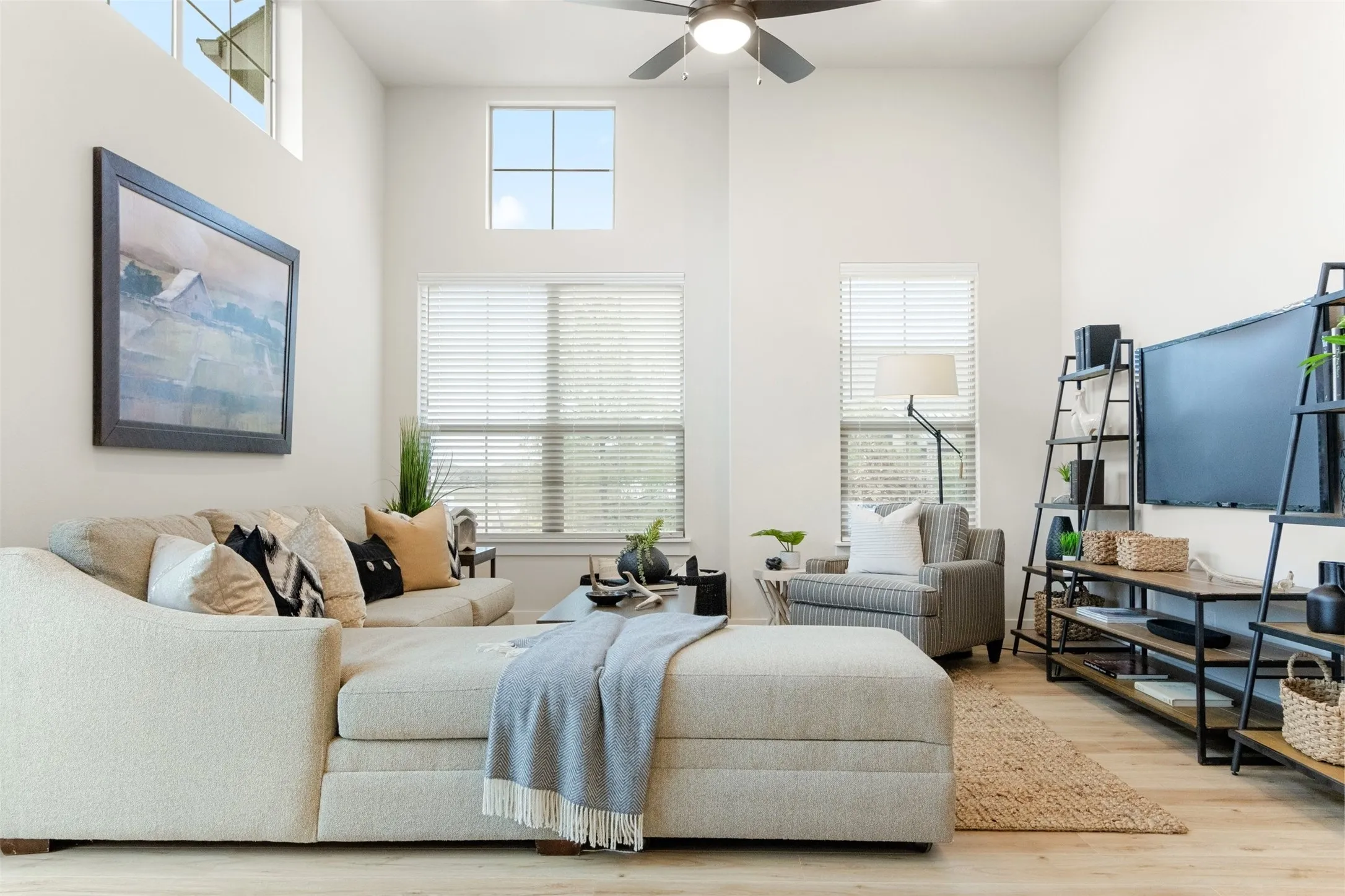 REPRESENTATIVE-002-500OakridgeDrive_3041_Istanbul_Living.jpg-SMALL
