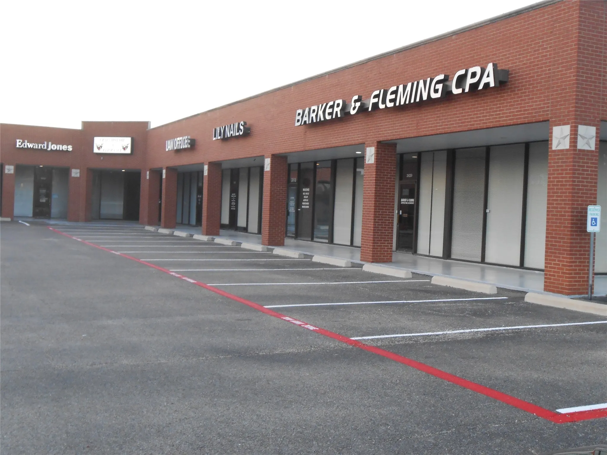 View of commercial location featuring uncovered parking