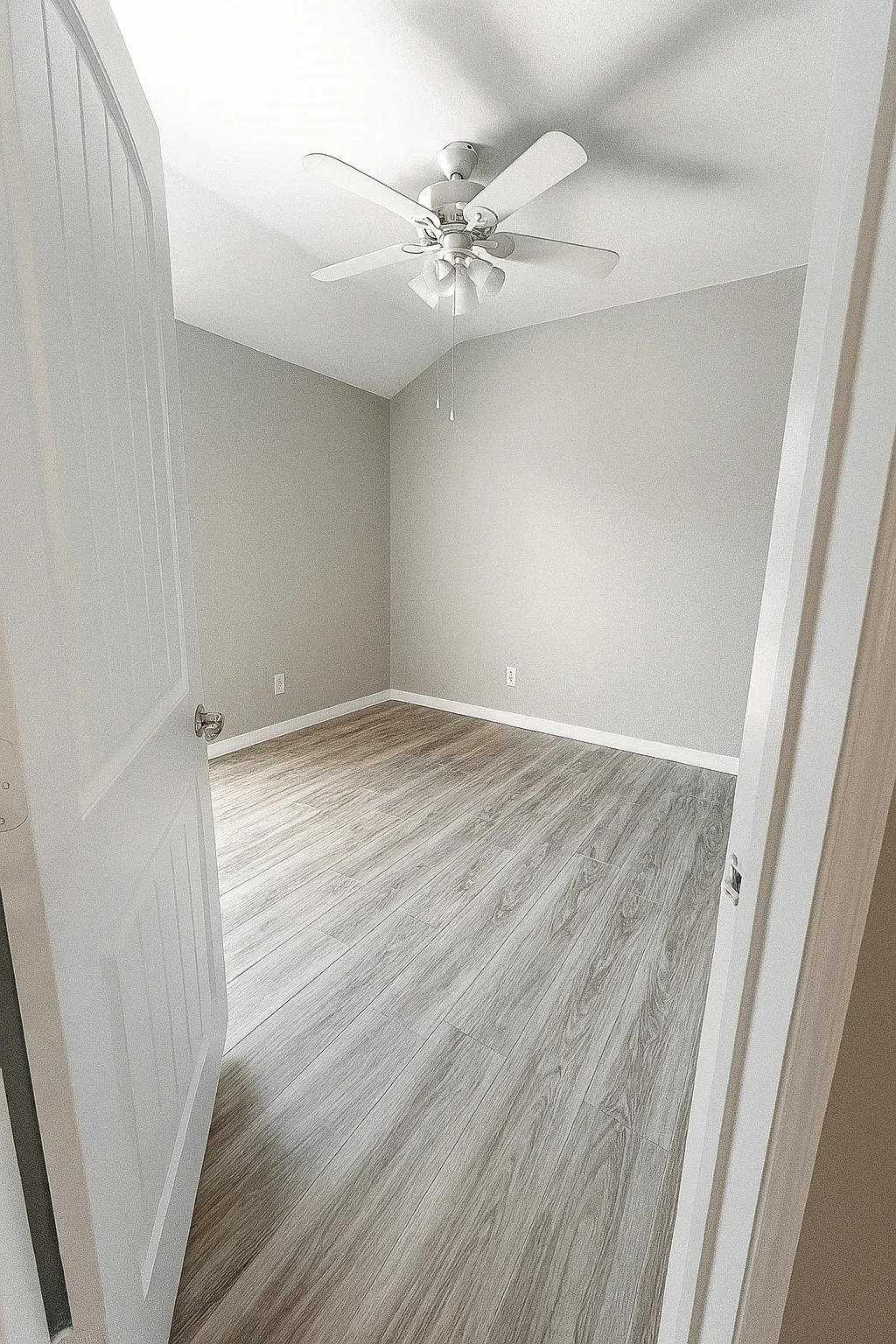 Single Family Residence For Sale in Collin County , 117 Indian Creek, Anna, Texas 75409, 3 Bedroom, 2 Bathroom, 2 Garage spaces, 1,260 Sqft, built in 2011, Preowned, mls#21026177, Real Estate Agent in Anna, Homes For Sale in Collin county, Homes For Sale in Anna, Realtor in Anna Texas, Real Estate Brokerage Independent Realty Texas, Luminita Cordes Realtor
