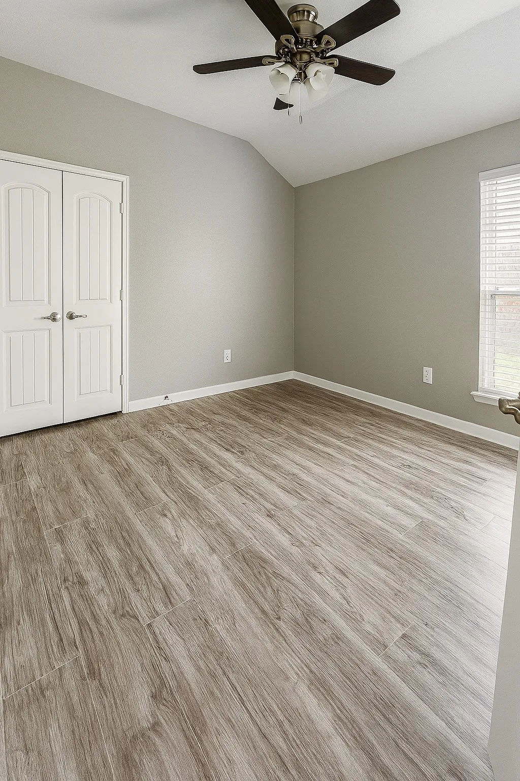 Single Family Residence For Sale in Collin County , 117 Indian Creek, Anna, Texas 75409, 3 Bedroom, 2 Bathroom, 2 Garage spaces, 1,260 Sqft, built in 2011, Preowned, mls#21026177, Real Estate Agent in Anna, Homes For Sale in Collin county, Homes For Sale in Anna, Realtor in Anna Texas, Real Estate Brokerage Independent Realty Texas, Luminita Cordes Realtor