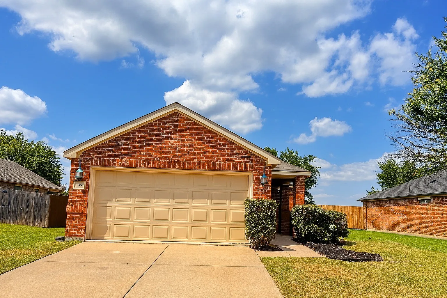 Single Family Residence For Sale in Collin County , 117 Indian Creek, Anna, Texas 75409, 3 Bedroom, 2 Bathroom, 2 Garage spaces, 1,260 Sqft, built in 2011, Preowned, mls#21026177, Real Estate Agent in Anna, Homes For Sale in Collin county, Homes For Sale in Anna, Realtor in Anna Texas, Real Estate Brokerage Independent Realty Texas, Luminita Cordes Realtor