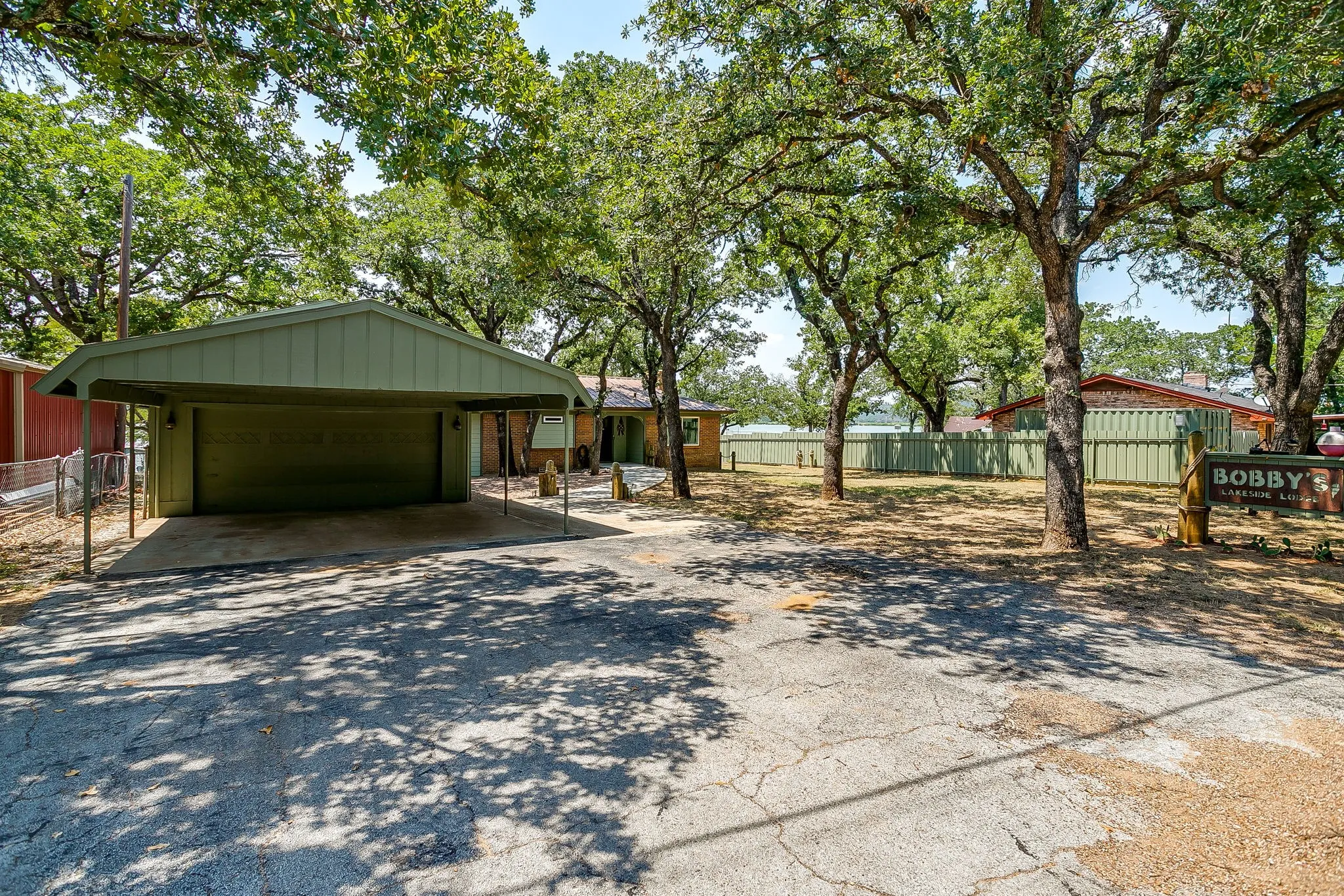 Single Family Residence For Sale in Palo Pinto County , 176 Kennon Circle, Palo Pinto, Texas 76484, 3 Bedroom, 2 Bathroom, 2 Garage spaces, 1,074 Sqft, built in 1969, mls#21025010, Real Estate Agent in Palo Pinto, Homes For Sale in Palo Pinto county, Homes For Sale in Palo Pinto, Realtor in Palo Pinto Texas, Real Estate Brokerage Independent Realty Texas, Luminita Cordes Realtor
