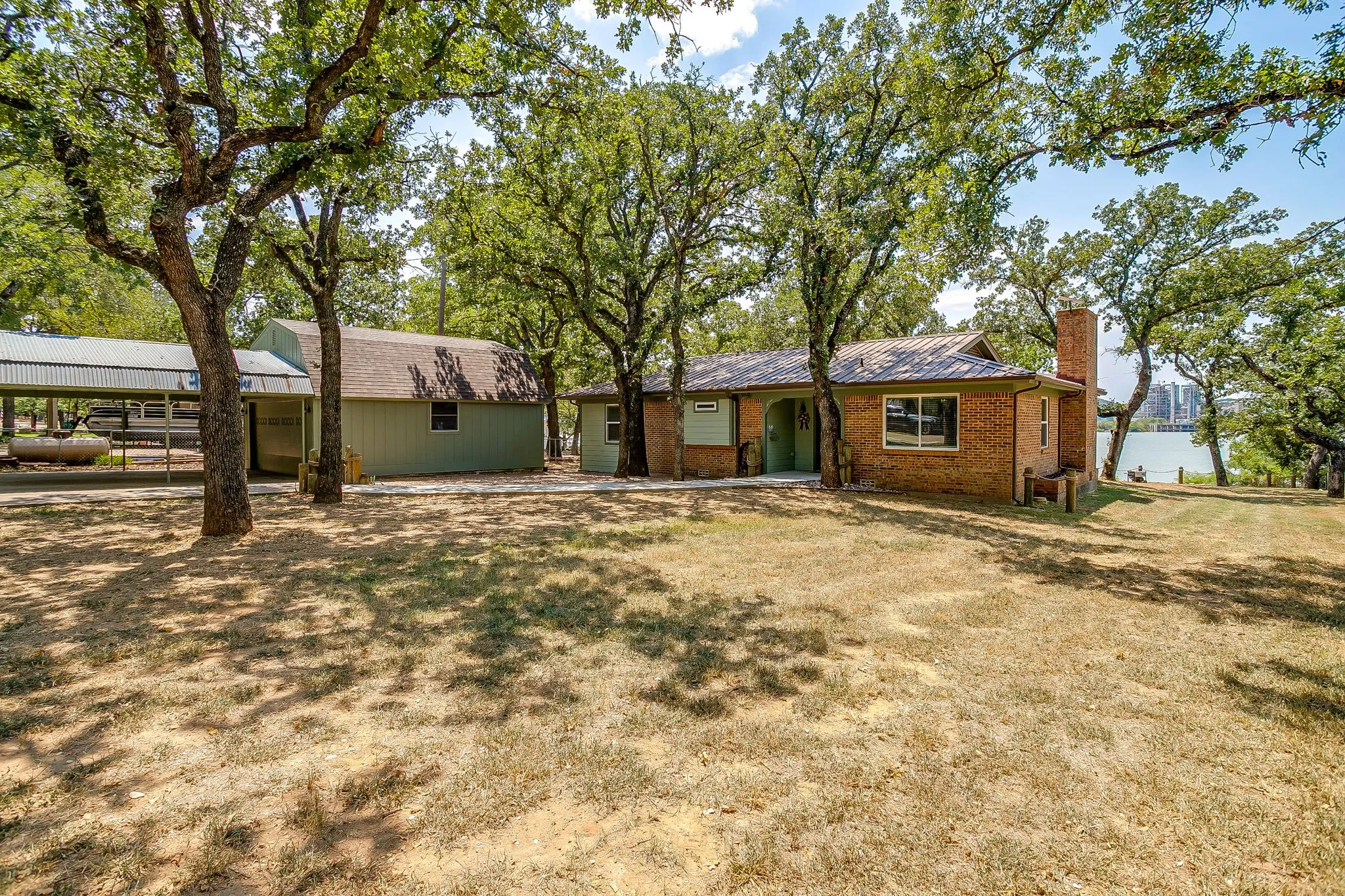 Single Family Residence For Sale in Palo Pinto County , 176 Kennon Circle, Palo Pinto, Texas 76484, 3 Bedroom, 2 Bathroom, 2 Garage spaces, 1,074 Sqft, built in 1969, mls#21025010, Real Estate Agent in Palo Pinto, Homes For Sale in Palo Pinto county, Homes For Sale in Palo Pinto, Realtor in Palo Pinto Texas, Real Estate Brokerage Independent Realty Texas, Luminita Cordes Realtor