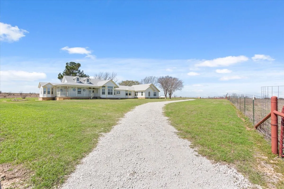 Single Family Residence For Sale in Bosque County , 596 County Road 3425, Clifton, Texas 76634, 5 Bedroom, 4 Bathroom, Garage spaces, 3,613 Sqft, built in 1945, mls#21024507, Real Estate Agent in Clifton, Homes For Sale in Bosque county, Homes For Sale in Clifton, Realtor in Clifton Texas, Real Estate Brokerage Independent Realty Texas, Luminita Cordes Realtor