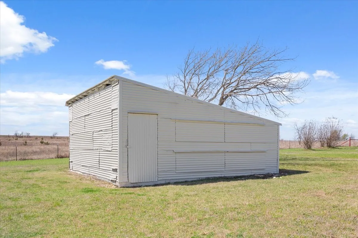 Single Family Residence For Sale in Bosque County , 596 County Road 3425, Clifton, Texas 76634, 5 Bedroom, 4 Bathroom, Garage spaces, 3,613 Sqft, built in 1945, mls#21024507, Real Estate Agent in Clifton, Homes For Sale in Bosque county, Homes For Sale in Clifton, Realtor in Clifton Texas, Real Estate Brokerage Independent Realty Texas, Luminita Cordes Realtor