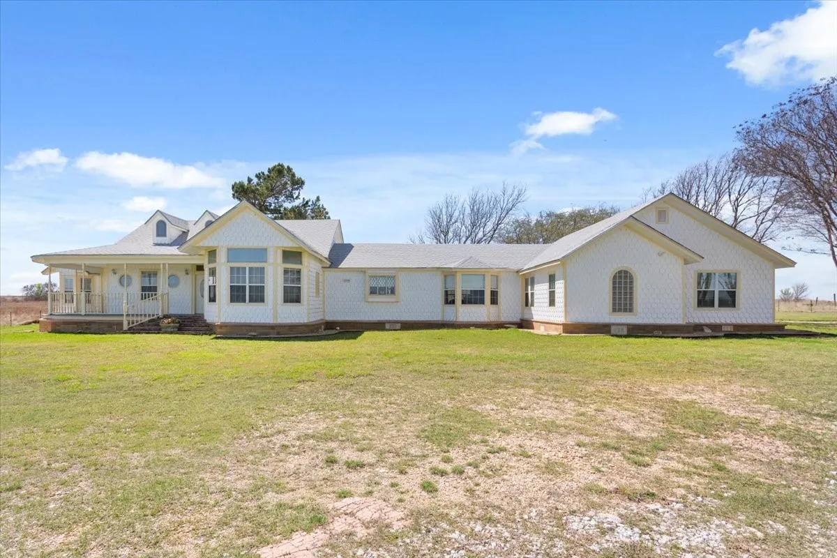 Single Family Residence For Sale in Bosque County , 596 County Road 3425, Clifton, Texas 76634, 5 Bedroom, 4 Bathroom, Garage spaces, 3,613 Sqft, built in 1945, mls#21024507, Real Estate Agent in Clifton, Homes For Sale in Bosque county, Homes For Sale in Clifton, Realtor in Clifton Texas, Real Estate Brokerage Independent Realty Texas, Luminita Cordes Realtor
