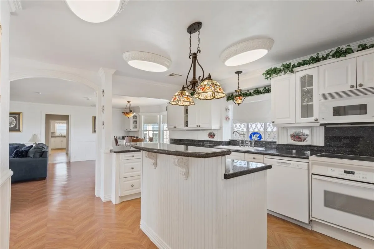 Single Family Residence For Sale in Bosque County , 596 County Road 3425, Clifton, Texas 76634, 5 Bedroom, 4 Bathroom, Garage spaces, 3,613 Sqft, built in 1945, mls#21024507, Real Estate Agent in Clifton, Homes For Sale in Bosque county, Homes For Sale in Clifton, Realtor in Clifton Texas, Real Estate Brokerage Independent Realty Texas, Luminita Cordes Realtor