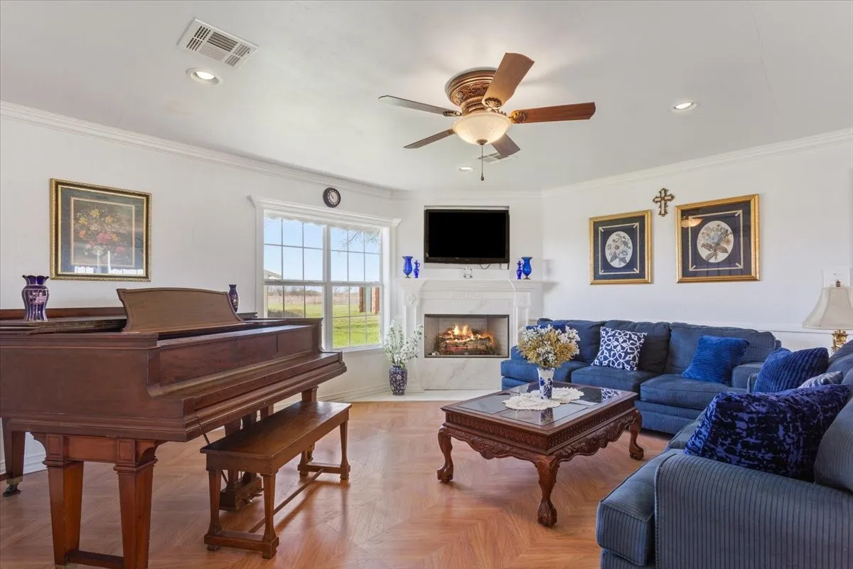 Single Family Residence For Sale in Bosque County , 596 County Road 3425, Clifton, Texas 76634, 5 Bedroom, 4 Bathroom, Garage spaces, 3,613 Sqft, built in 1945, mls#21024507, Real Estate Agent in Clifton, Homes For Sale in Bosque county, Homes For Sale in Clifton, Realtor in Clifton Texas, Real Estate Brokerage Independent Realty Texas, Luminita Cordes Realtor