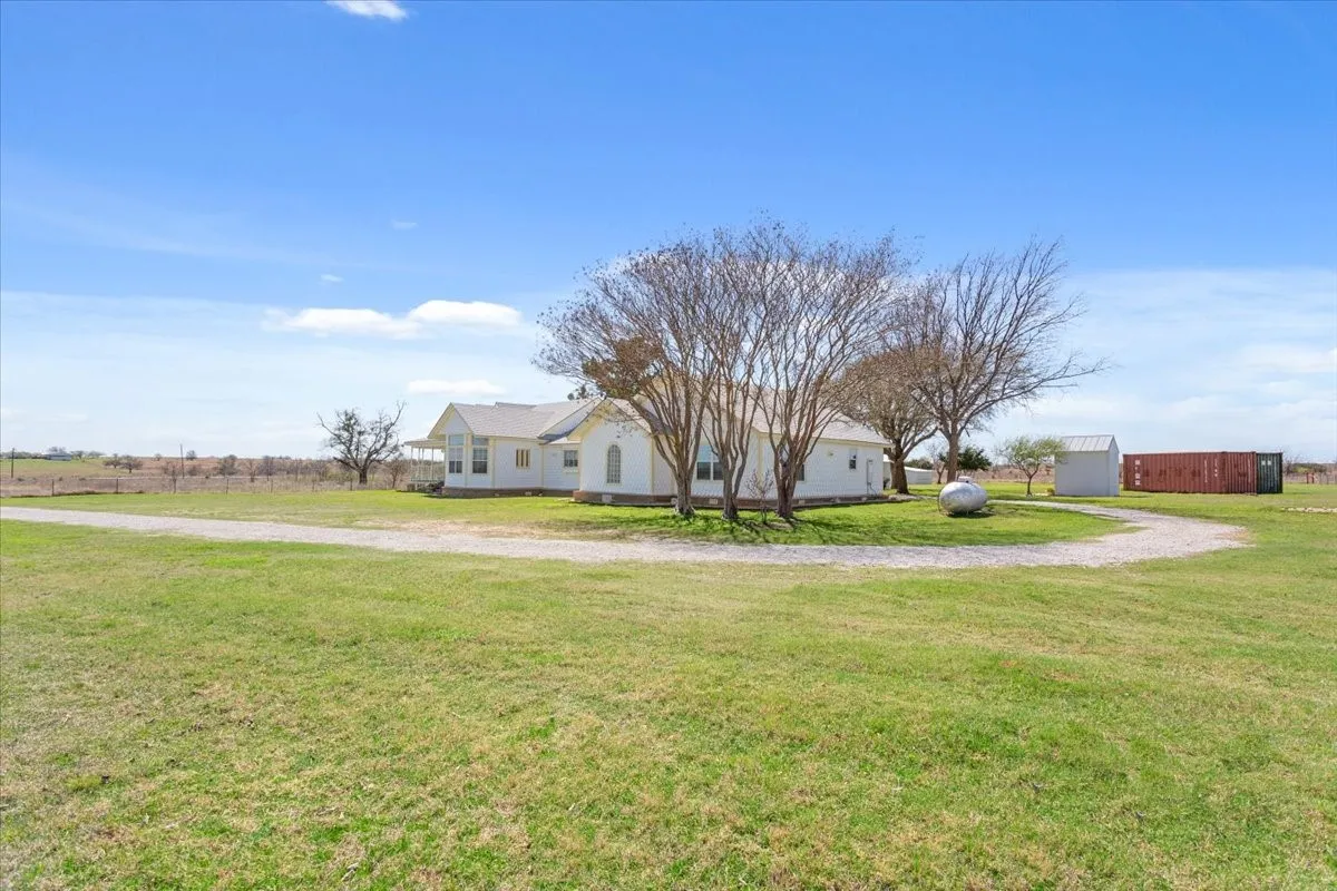 Single Family Residence For Sale in Bosque County , 596 County Road 3425, Clifton, Texas 76634, 5 Bedroom, 4 Bathroom, Garage spaces, 3,613 Sqft, built in 1945, mls#21024507, Real Estate Agent in Clifton, Homes For Sale in Bosque county, Homes For Sale in Clifton, Realtor in Clifton Texas, Real Estate Brokerage Independent Realty Texas, Luminita Cordes Realtor