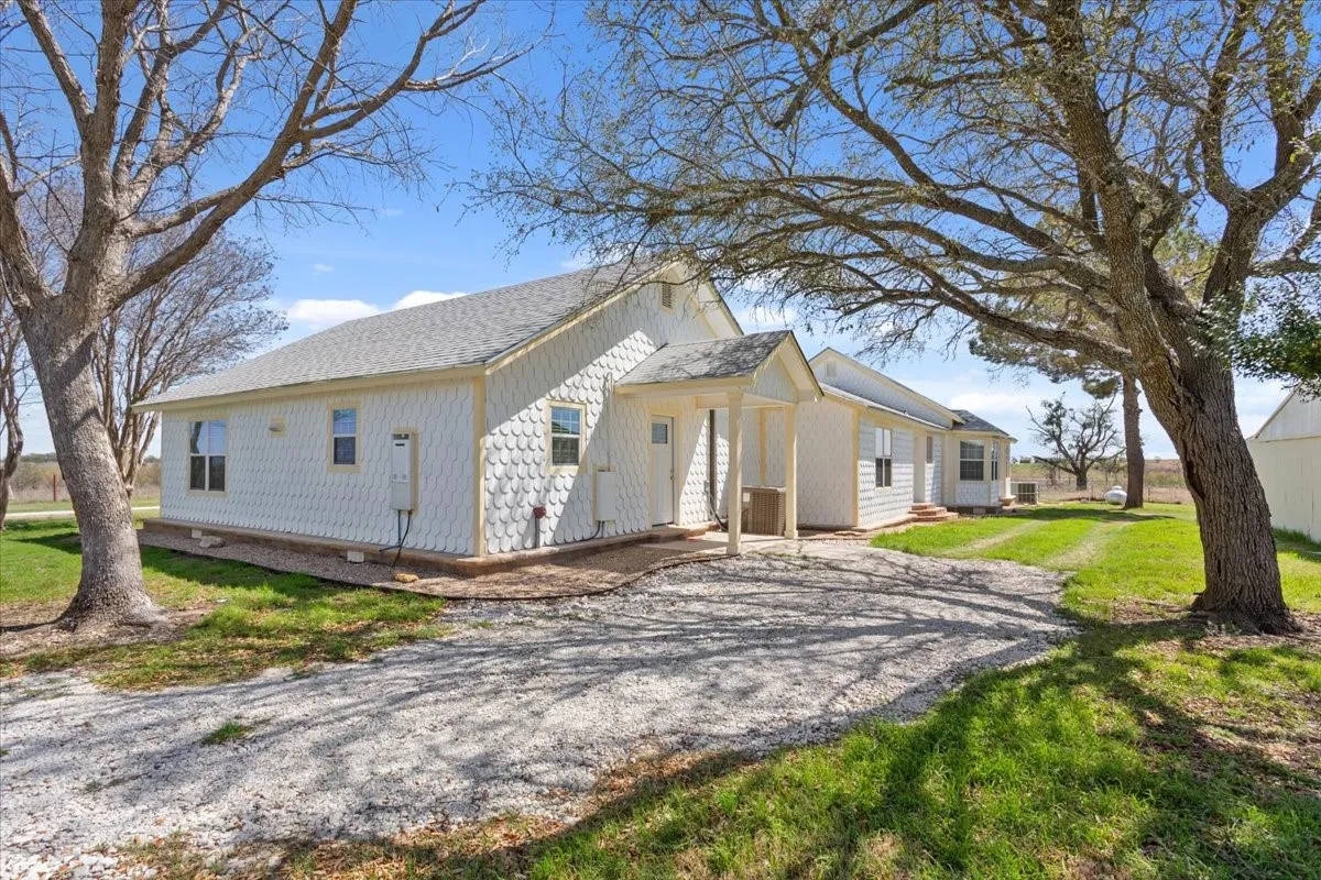 Single Family Residence For Sale in Bosque County , 596 County Road 3425, Clifton, Texas 76634, 5 Bedroom, 4 Bathroom, Garage spaces, 3,613 Sqft, built in 1945, mls#21024507, Real Estate Agent in Clifton, Homes For Sale in Bosque county, Homes For Sale in Clifton, Realtor in Clifton Texas, Real Estate Brokerage Independent Realty Texas, Luminita Cordes Realtor