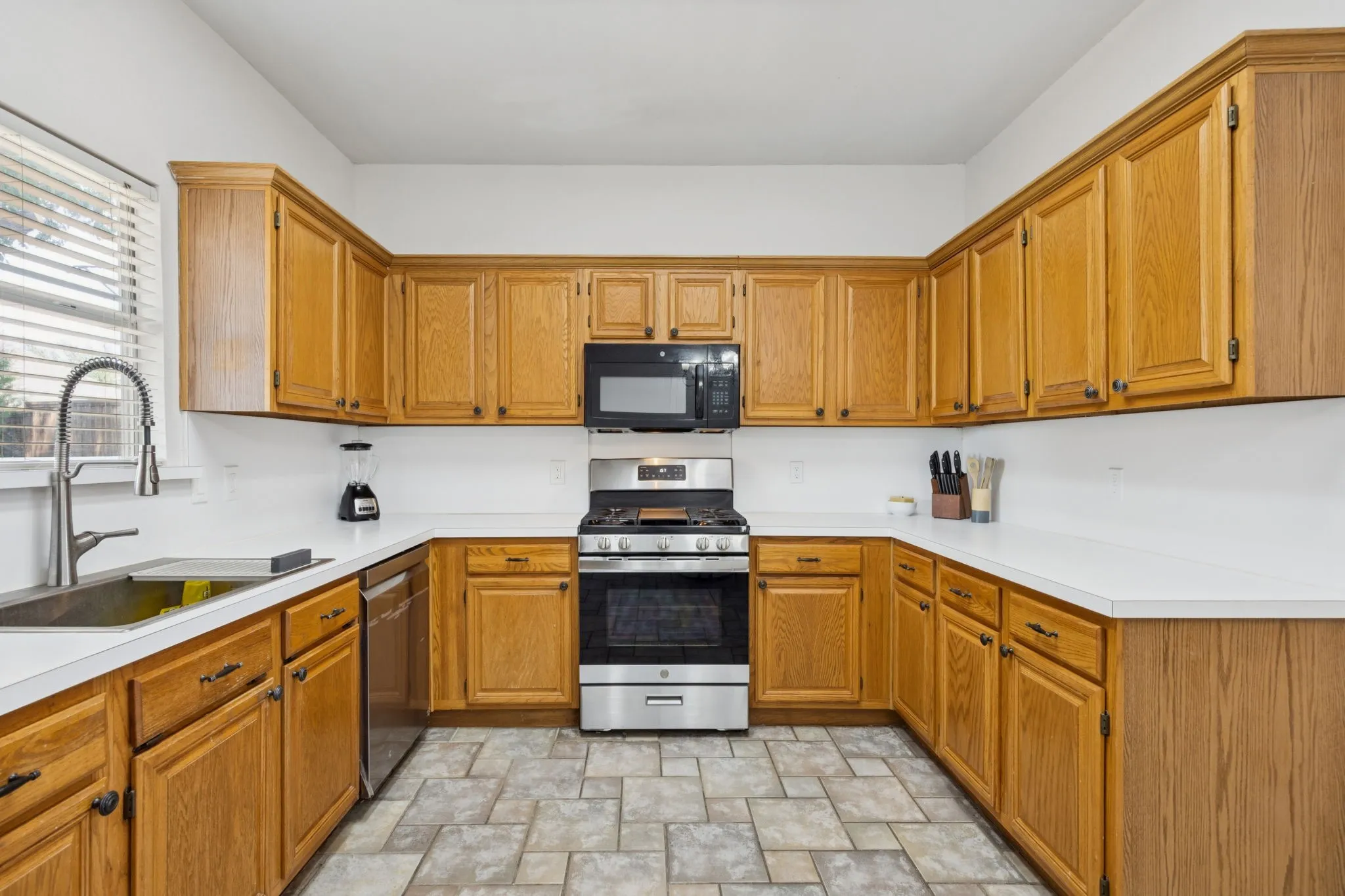 Single Family Residence For Rent in Denton County , 1823 Dew Valley Drive, Carrollton, Texas 75010, 3 Bedroom, 2 Bathroom, 2 Garage spaces, 1,530 Sqft, built in 1988, mls#21022951, Real Estate Agent in Carrollton, Homes For Rent in Denton county, Homes For Rent in Carrollton, Realtor in Carrollton Texas, Real Estate Brokerage Independent Realty Texas, Luminita Cordes Realtor