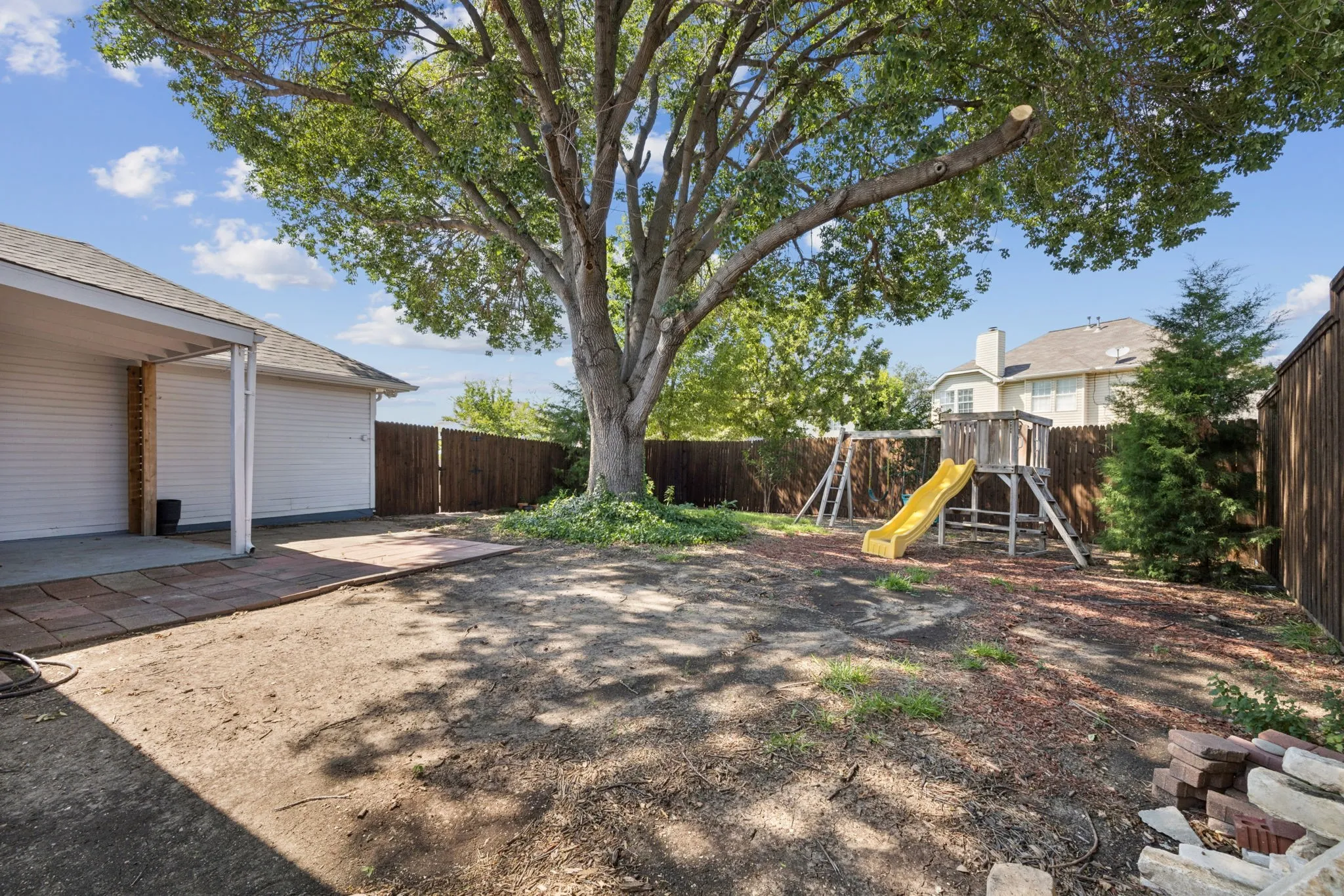 Single Family Residence For Rent in Denton County , 1823 Dew Valley Drive, Carrollton, Texas 75010, 3 Bedroom, 2 Bathroom, 2 Garage spaces, 1,530 Sqft, built in 1988, mls#21022951, Real Estate Agent in Carrollton, Homes For Rent in Denton county, Homes For Rent in Carrollton, Realtor in Carrollton Texas, Real Estate Brokerage Independent Realty Texas, Luminita Cordes Realtor