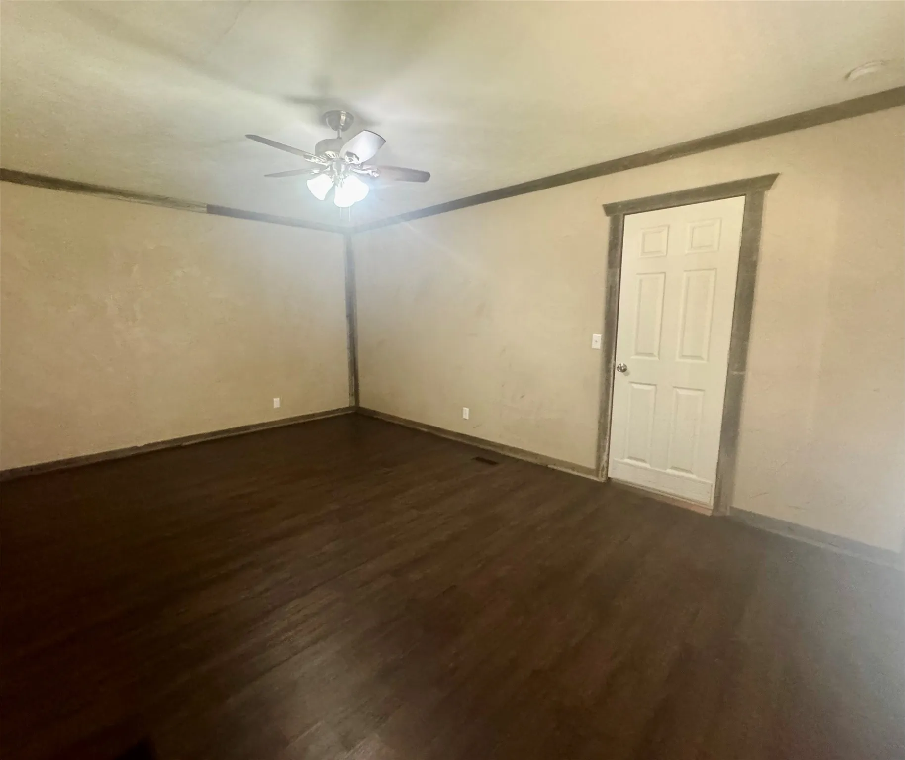 Vinyl plank flooring, ceiling fan, neutral paint