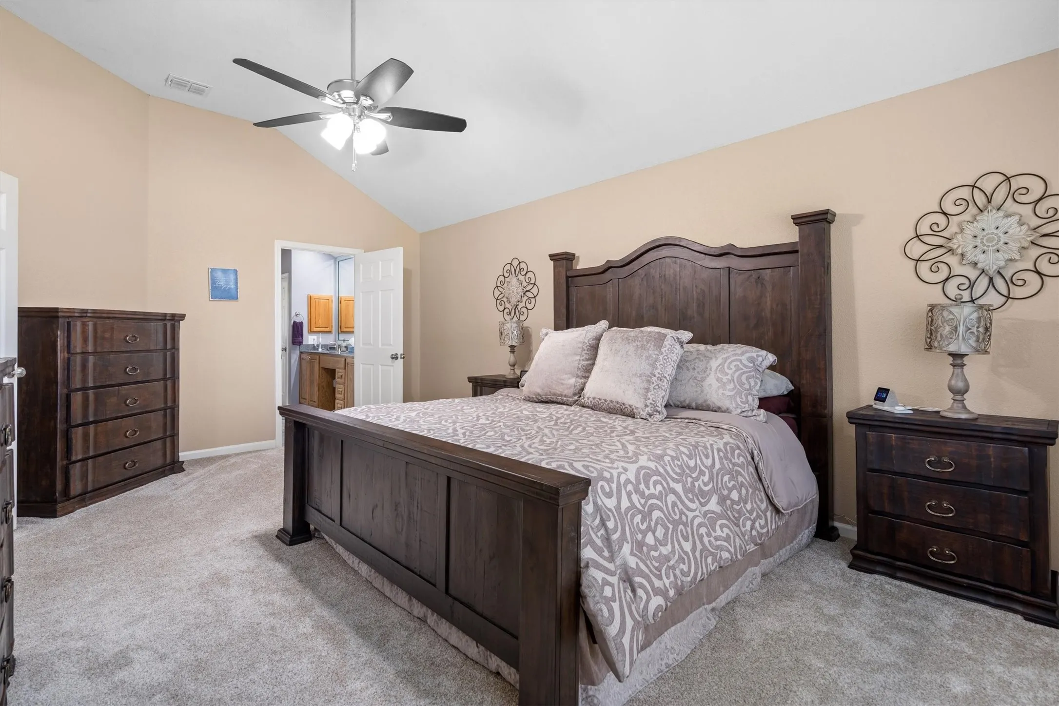 Single Family Residence For Sale in Collin County , 3800 County Road 660, Farmersville, Texas 75442, 2 Bedroom, 2 Bathroom, 2 Garage spaces, 2,308 Sqft, built in 1985, Preowned, mls#21023928, Real Estate Agent in Farmersville, Homes For Sale in Collin county, Homes For Sale in Farmersville, Realtor in Farmersville Texas, Real Estate Brokerage Independent Realty Texas, Luminita Cordes Realtor