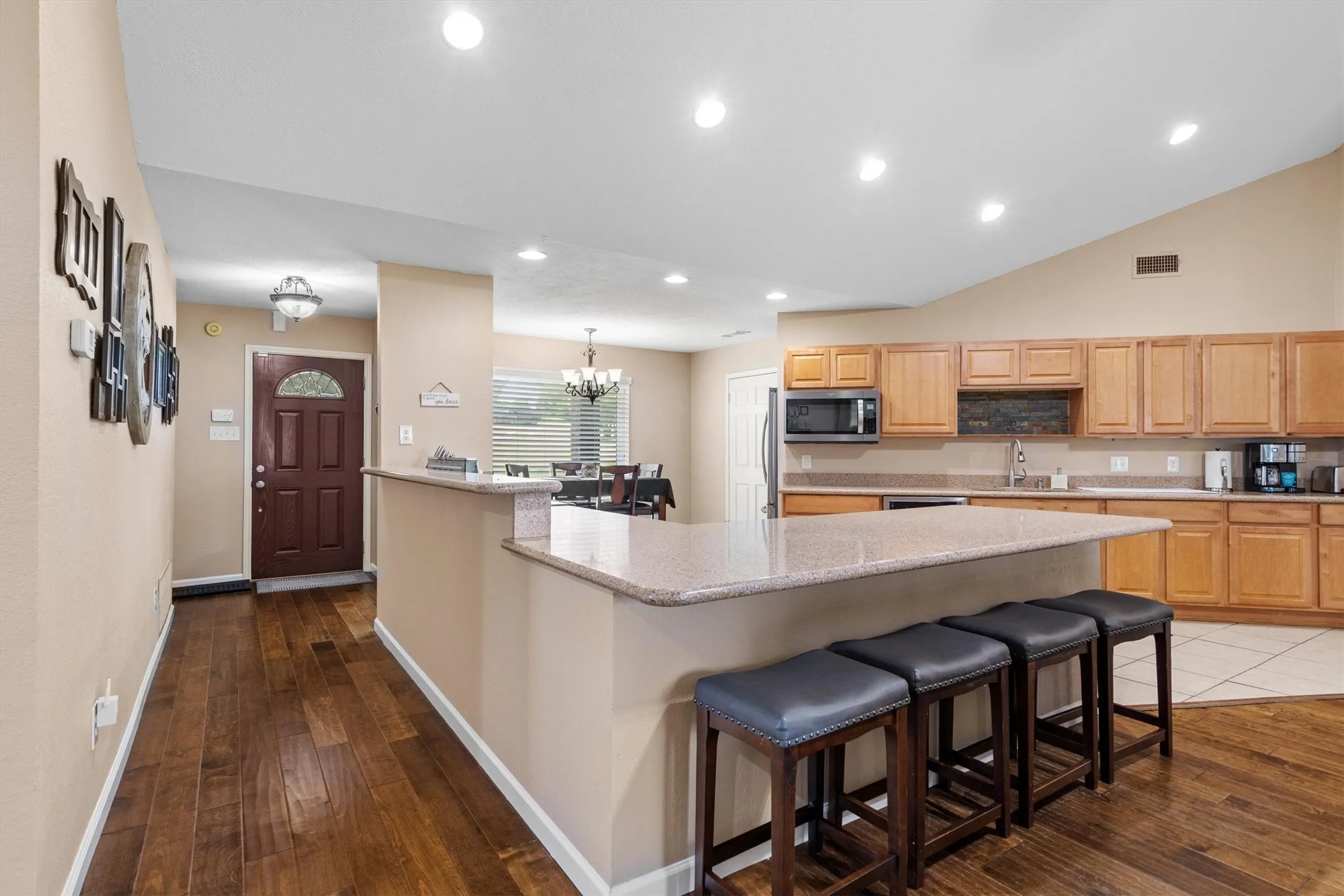 Single Family Residence For Sale in Collin County , 3800 County Road 660, Farmersville, Texas 75442, 2 Bedroom, 2 Bathroom, 2 Garage spaces, 2,308 Sqft, built in 1985, Preowned, mls#21023928, Real Estate Agent in Farmersville, Homes For Sale in Collin county, Homes For Sale in Farmersville, Realtor in Farmersville Texas, Real Estate Brokerage Independent Realty Texas, Luminita Cordes Realtor