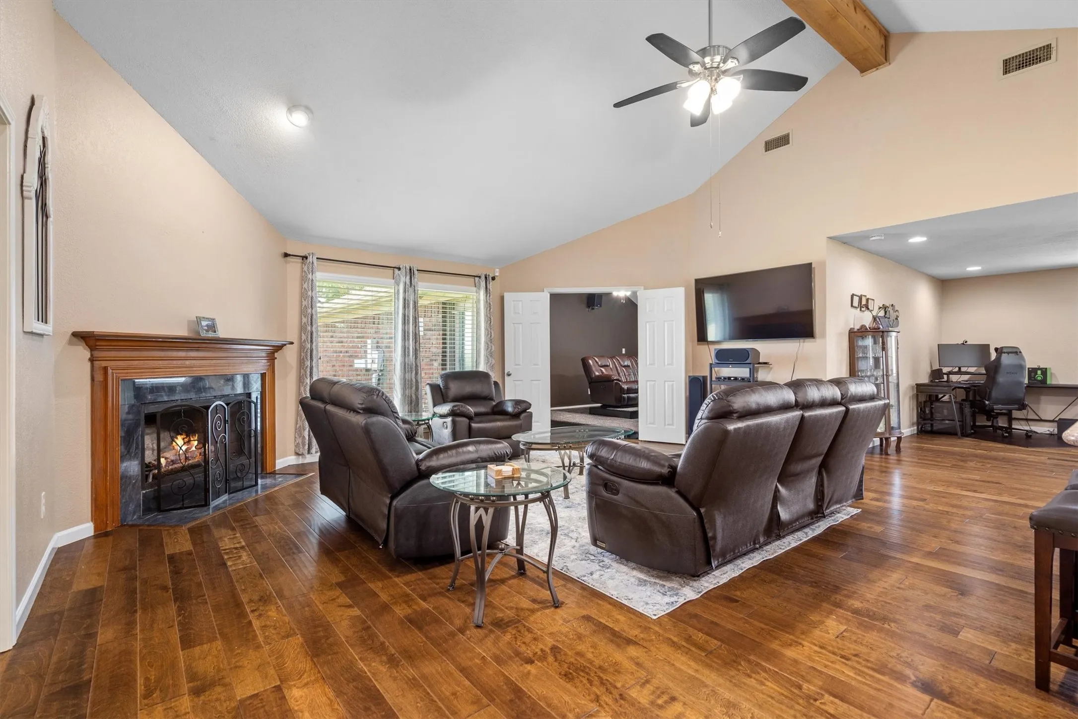 Single Family Residence For Sale in Collin County , 3800 County Road 660, Farmersville, Texas 75442, 2 Bedroom, 2 Bathroom, 2 Garage spaces, 2,308 Sqft, built in 1985, Preowned, mls#21023928, Real Estate Agent in Farmersville, Homes For Sale in Collin county, Homes For Sale in Farmersville, Realtor in Farmersville Texas, Real Estate Brokerage Independent Realty Texas, Luminita Cordes Realtor