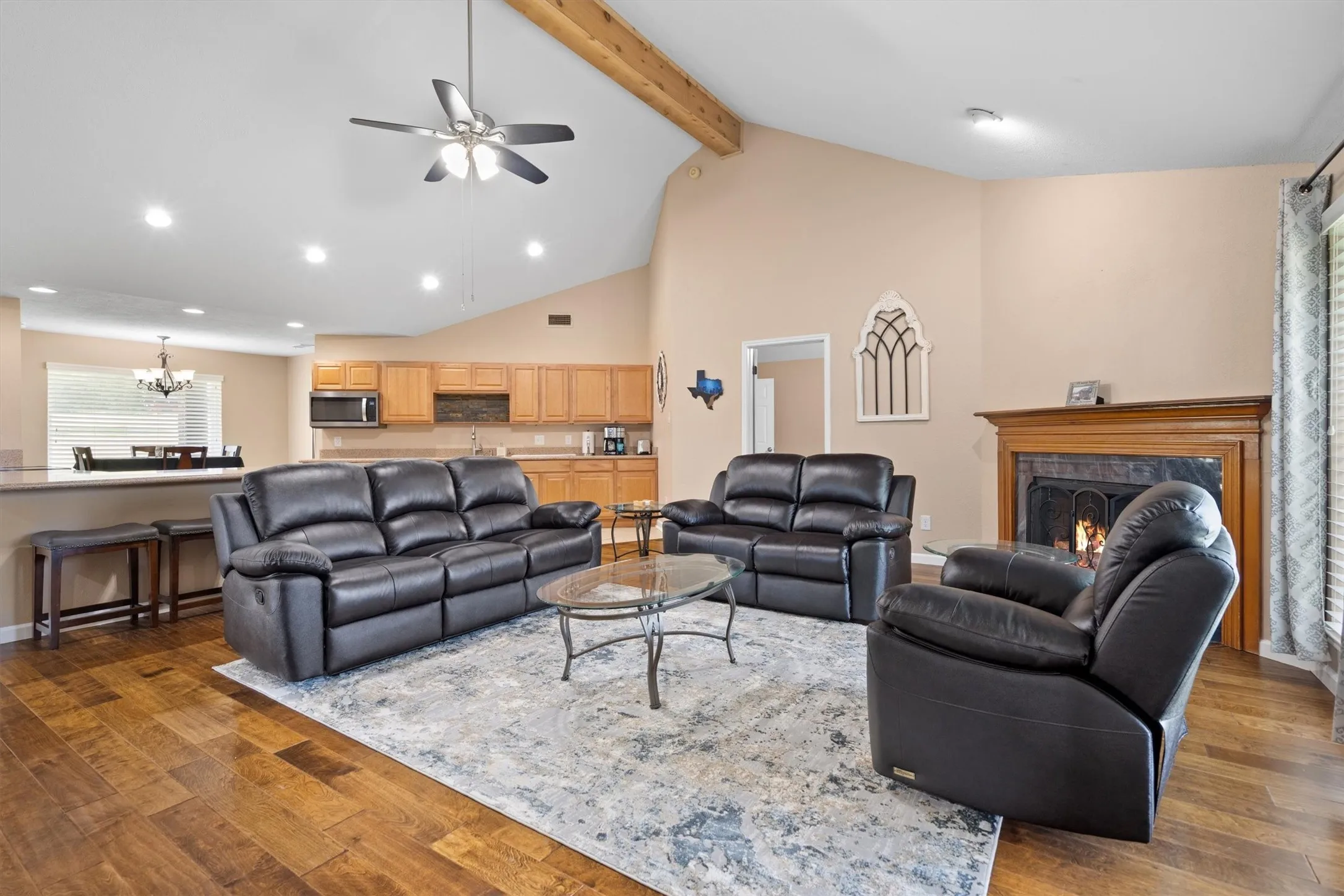 Single Family Residence For Sale in Collin County , 3800 County Road 660, Farmersville, Texas 75442, 2 Bedroom, 2 Bathroom, 2 Garage spaces, 2,308 Sqft, built in 1985, Preowned, mls#21023928, Real Estate Agent in Farmersville, Homes For Sale in Collin county, Homes For Sale in Farmersville, Realtor in Farmersville Texas, Real Estate Brokerage Independent Realty Texas, Luminita Cordes Realtor