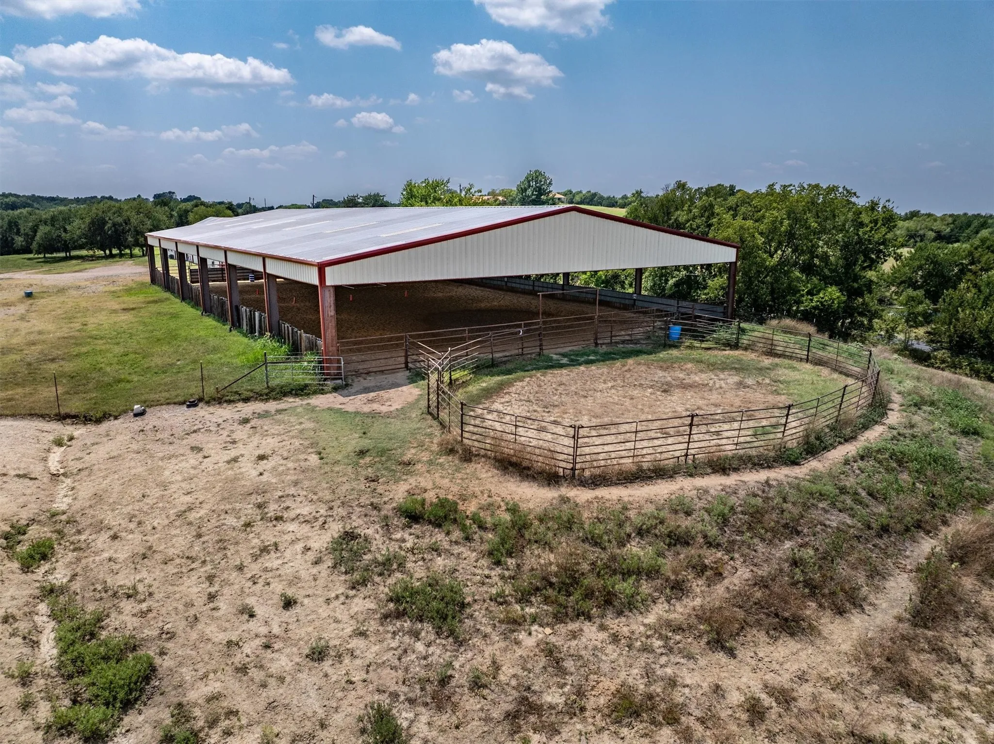Single Family Residence For Sale in Collin County , 3800 County Road 660, Farmersville, Texas 75442, 2 Bedroom, 2 Bathroom, 2 Garage spaces, 2,308 Sqft, built in 1985, Preowned, mls#21023928, Real Estate Agent in Farmersville, Homes For Sale in Collin county, Homes For Sale in Farmersville, Realtor in Farmersville Texas, Real Estate Brokerage Independent Realty Texas, Luminita Cordes Realtor