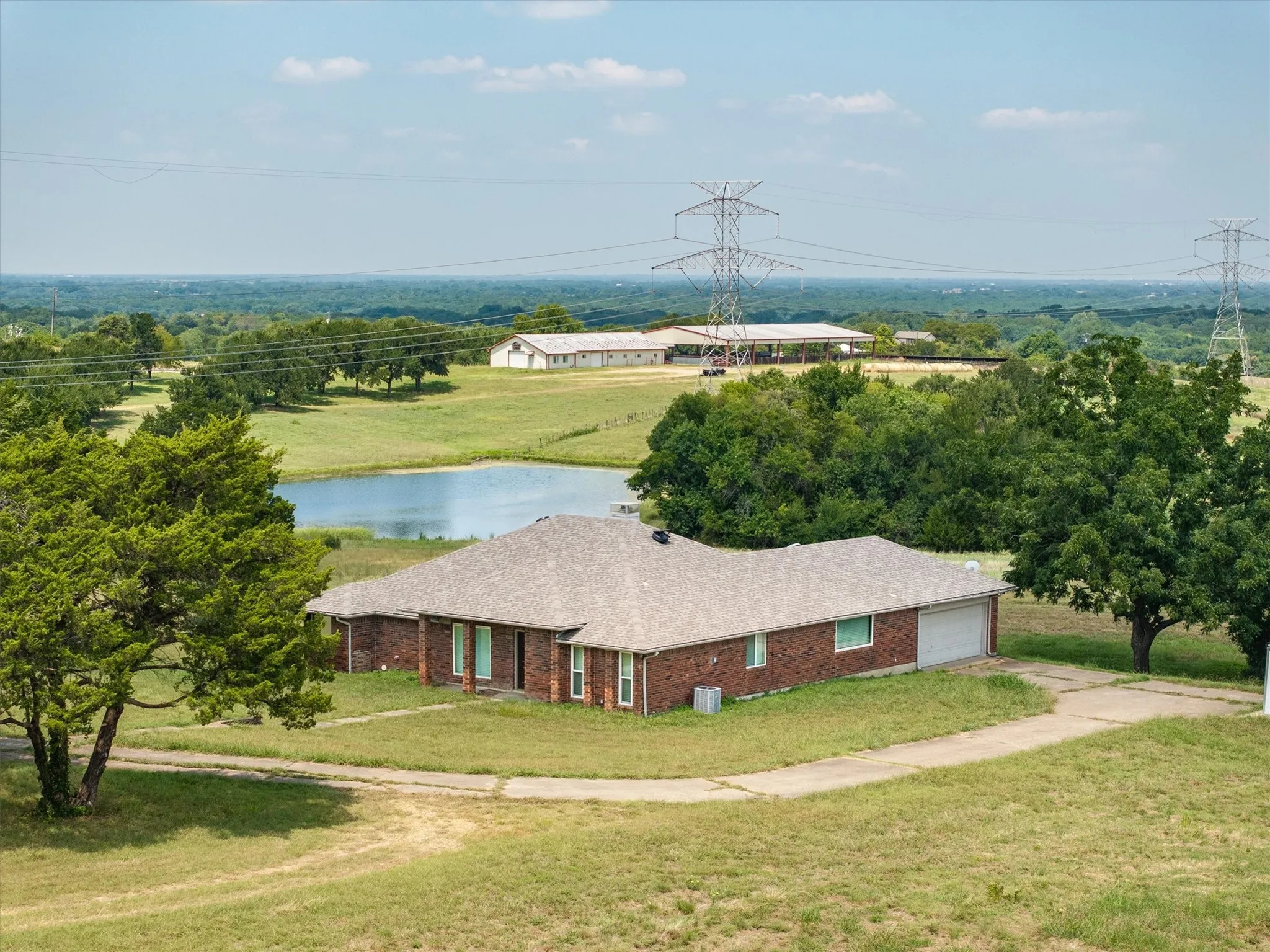 Single Family Residence For Sale in Collin County , 3800 County Road 660, Farmersville, Texas 75442, 2 Bedroom, 2 Bathroom, 2 Garage spaces, 2,308 Sqft, built in 1985, Preowned, mls#21023928, Real Estate Agent in Farmersville, Homes For Sale in Collin county, Homes For Sale in Farmersville, Realtor in Farmersville Texas, Real Estate Brokerage Independent Realty Texas, Luminita Cordes Realtor