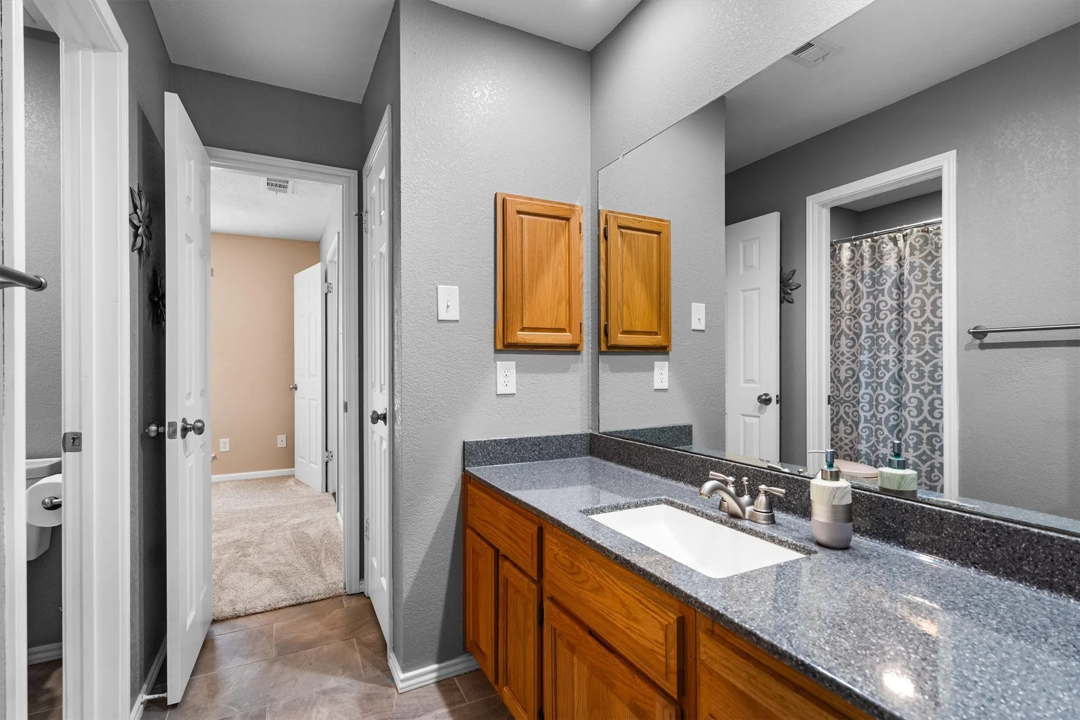 Single Family Residence For Sale in Collin County , 3800 County Road 660, Farmersville, Texas 75442, 2 Bedroom, 2 Bathroom, 2 Garage spaces, 2,308 Sqft, built in 1985, Preowned, mls#21023928, Real Estate Agent in Farmersville, Homes For Sale in Collin county, Homes For Sale in Farmersville, Realtor in Farmersville Texas, Real Estate Brokerage Independent Realty Texas, Luminita Cordes Realtor