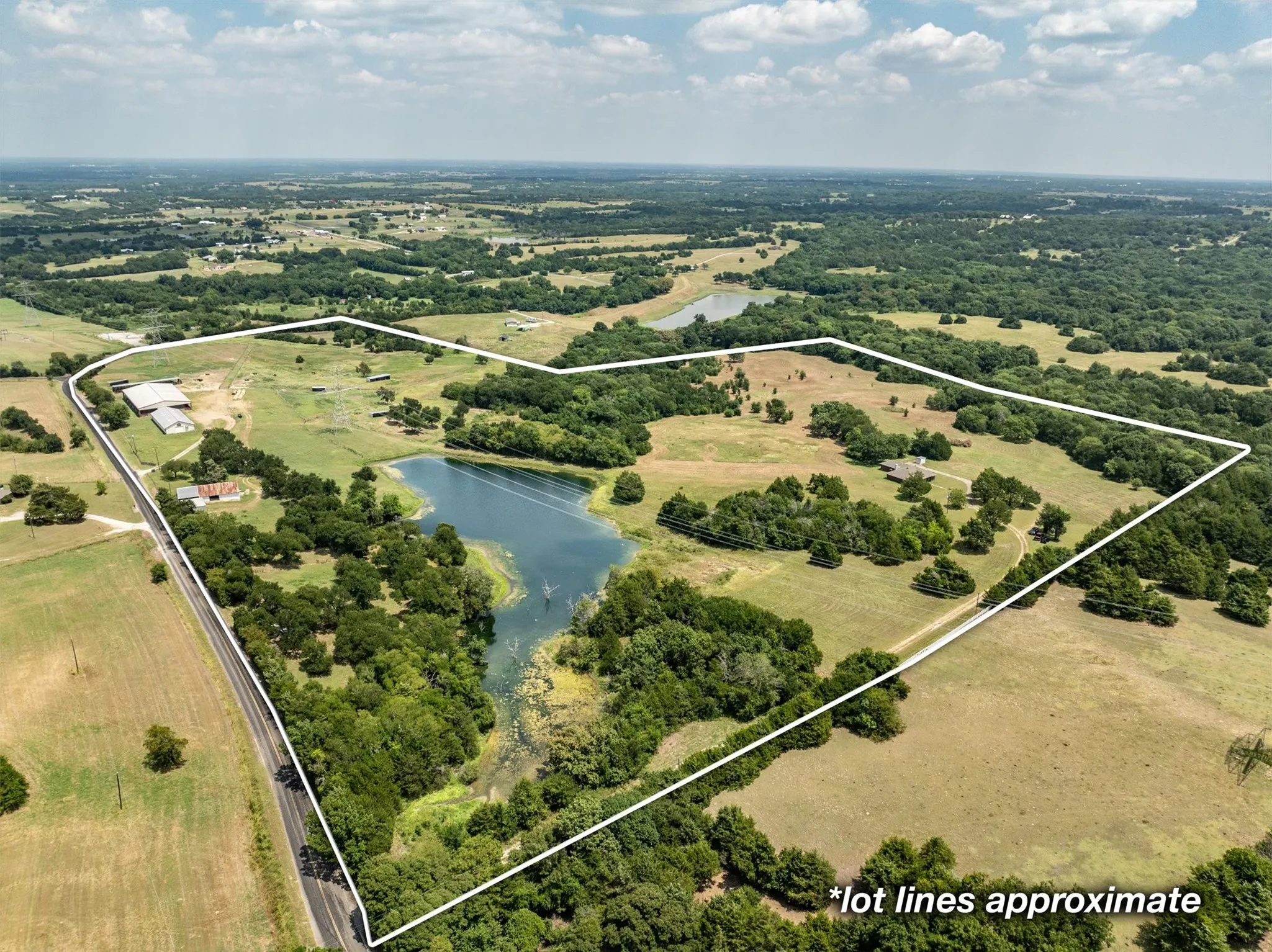Single Family Residence For Sale in Collin County , 3800 County Road 660, Farmersville, Texas 75442, 2 Bedroom, 2 Bathroom, 2 Garage spaces, 2,308 Sqft, built in 1985, Preowned, mls#21023928, Real Estate Agent in Farmersville, Homes For Sale in Collin county, Homes For Sale in Farmersville, Realtor in Farmersville Texas, Real Estate Brokerage Independent Realty Texas, Luminita Cordes Realtor