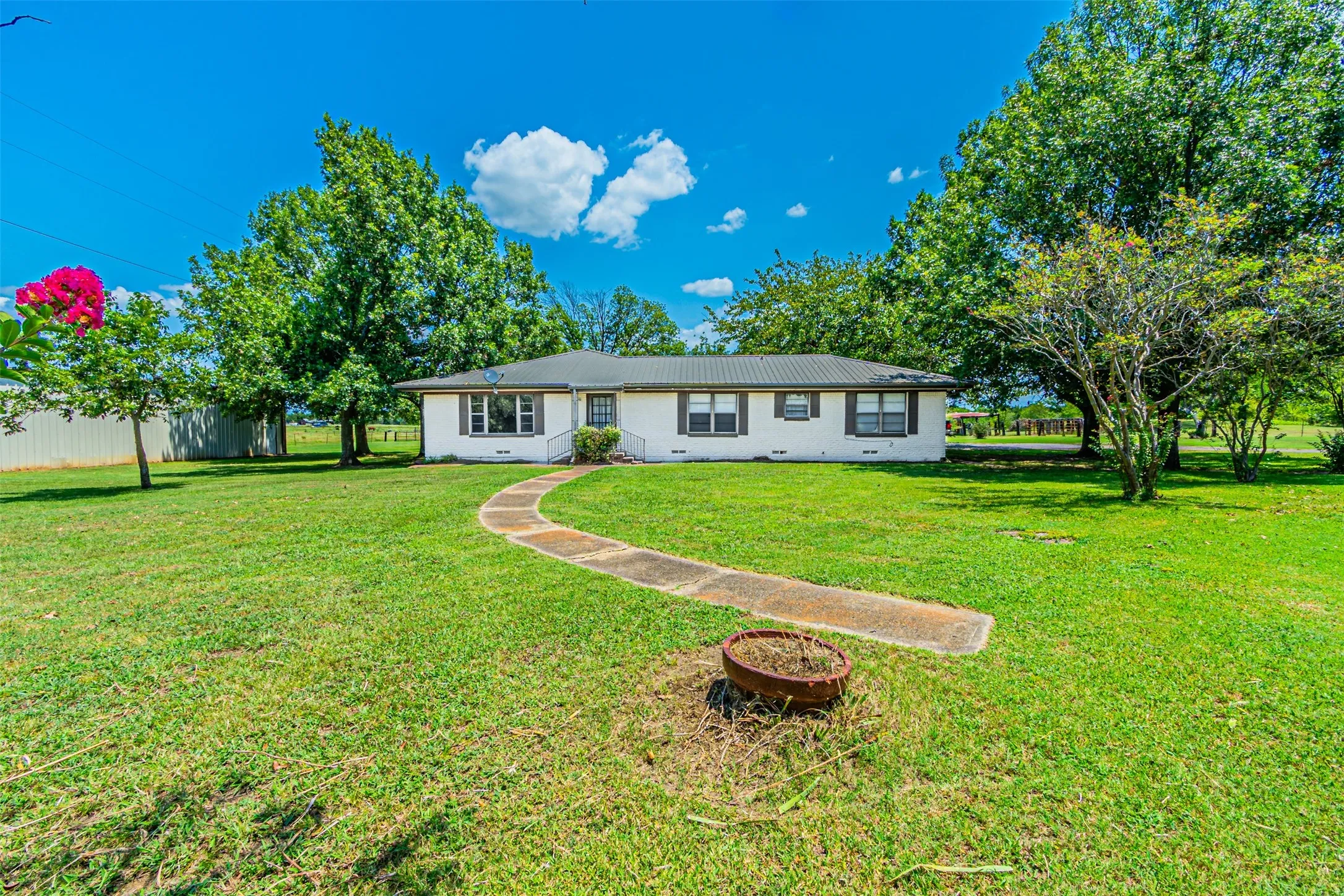 Single Family Residence For Sale in Van Zandt County , 268 VZ County Road 3416, Wills Point, Texas 75169, 3 Bedroom, 3 Bathroom, Garage spaces, 2,724 Sqft, built in 1960, Preowned, mls#21029158, Real Estate Agent in Wills Point, Homes For Sale in Van Zandt county, Homes For Sale in Wills Point, Realtor in Wills Point Texas, Real Estate Brokerage Independent Realty Texas, Luminita Cordes Realtor