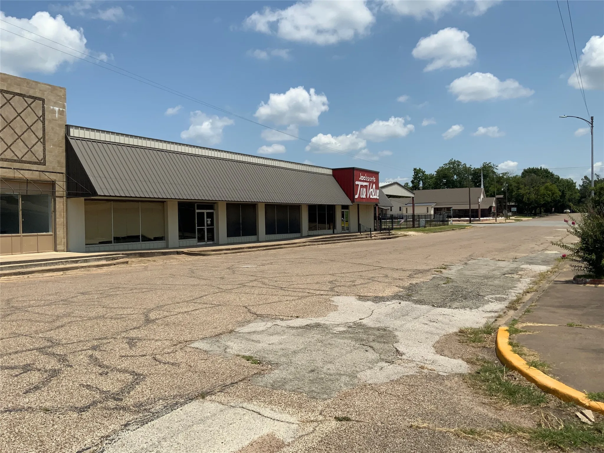 Retail For Sale in Limestone County , 405 E Commerce Street, Mexia, Texas 76667, 0, 0, Garage spaces, 22,875 Sqft, built in 1944, Preowned, Price $425,000, mls#21010111, Real Estate Agent in Mexia, Homes For Sale in Limestone county, Homes For Sale in Mexia, Realtor in Mexia Texas, Real Estate Brokerage Independent Realty Texas, Luminita Cordes Realtor