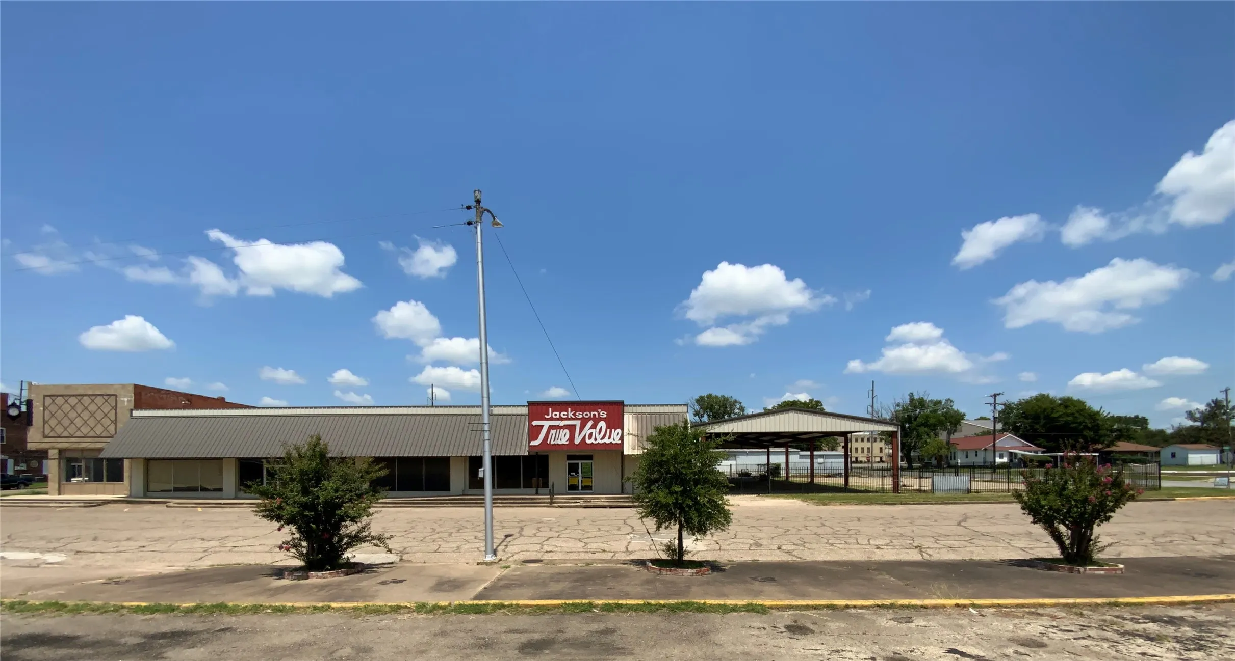 Retail For Sale in Limestone County , 405 E Commerce Street, Mexia, Texas 76667, 0, 0, Garage spaces, 22,875 Sqft, built in 1944, Preowned, Price $425,000, mls#21010111, Real Estate Agent in Mexia, Homes For Sale in Limestone county, Homes For Sale in Mexia, Realtor in Mexia Texas, Real Estate Brokerage Independent Realty Texas, Luminita Cordes Realtor