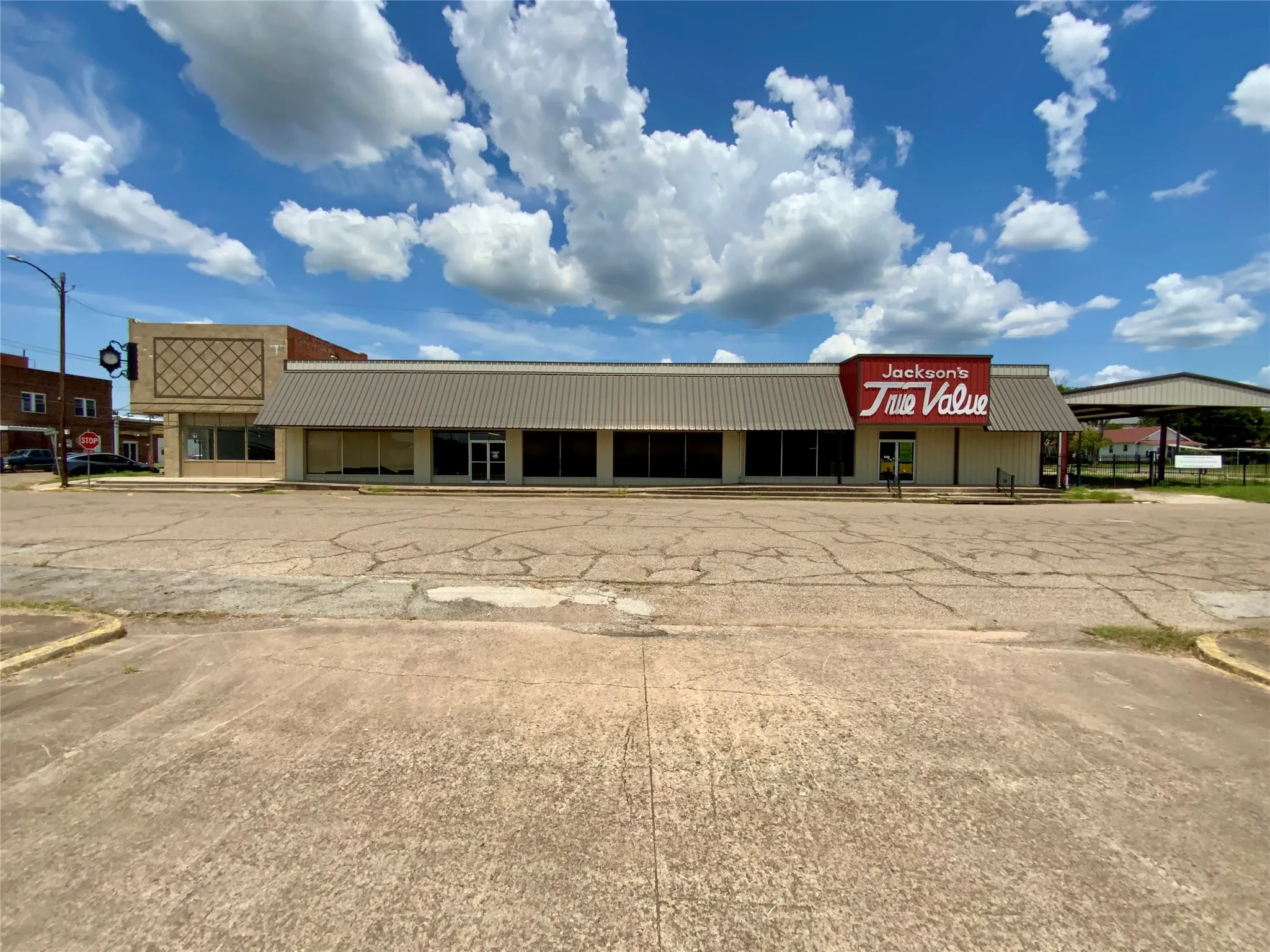 Retail For Sale in Limestone County , 405 E Commerce Street, Mexia, Texas 76667, 0, 0, Garage spaces, 22,875 Sqft, built in 1944, Preowned, Price $425,000, mls#21010111, Real Estate Agent in Mexia, Homes For Sale in Limestone county, Homes For Sale in Mexia, Realtor in Mexia Texas, Real Estate Brokerage Independent Realty Texas, Luminita Cordes Realtor