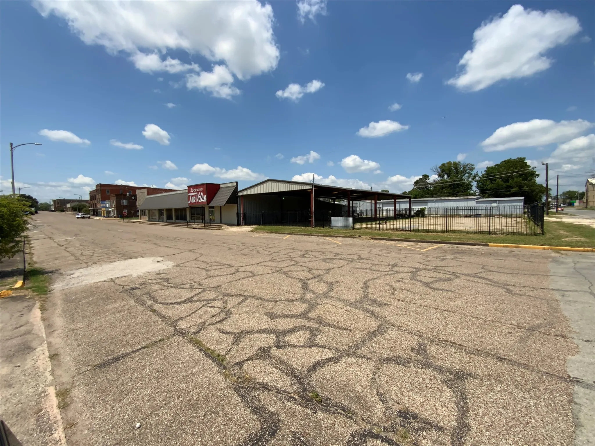 Retail For Sale in Limestone County , 405 E Commerce Street, Mexia, Texas 76667, 0, 0, Garage spaces, 22,875 Sqft, built in 1944, Preowned, Price $425,000, mls#21010111, Real Estate Agent in Mexia, Homes For Sale in Limestone county, Homes For Sale in Mexia, Realtor in Mexia Texas, Real Estate Brokerage Independent Realty Texas, Luminita Cordes Realtor
