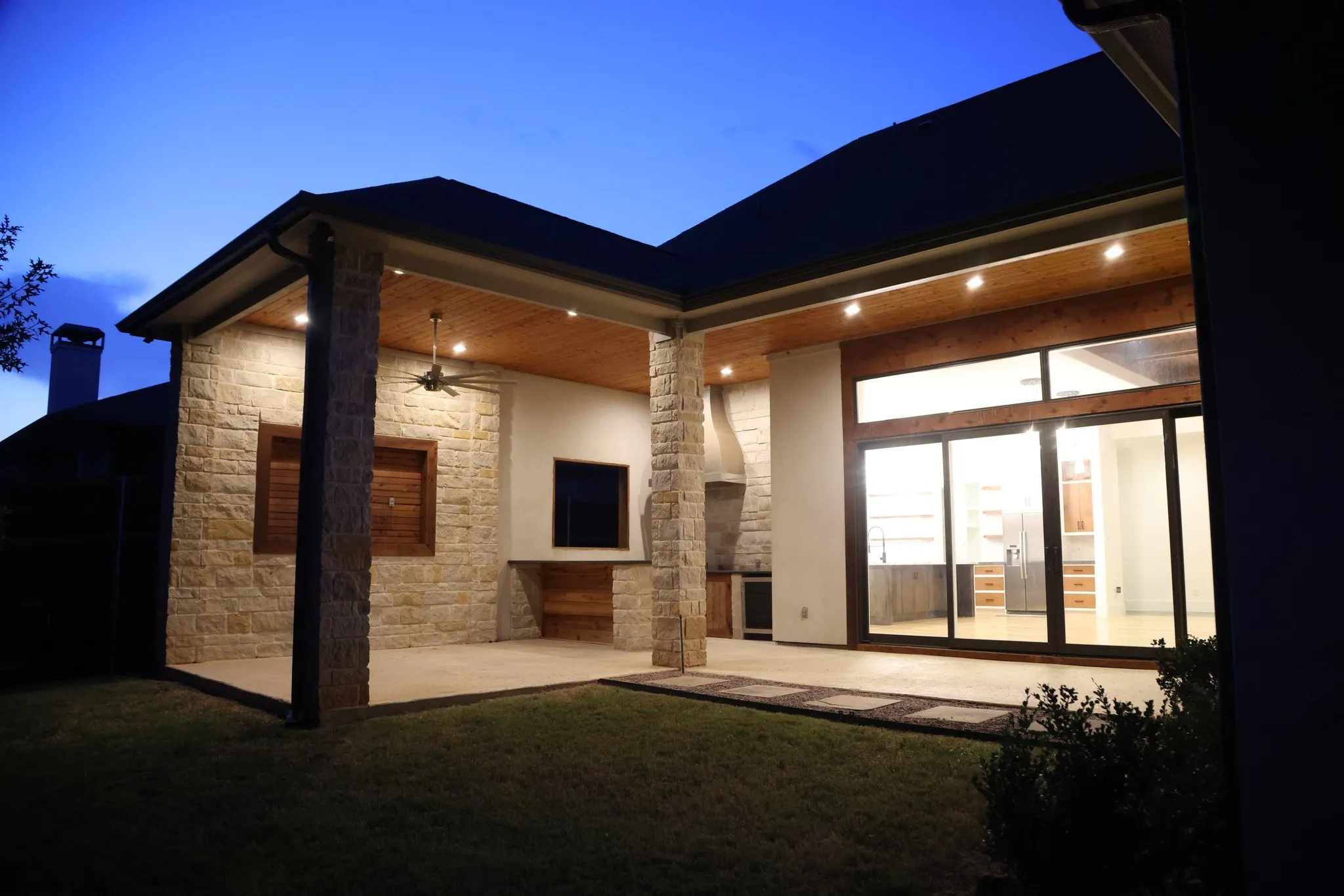 View of patio / terrace featuring ceiling fan