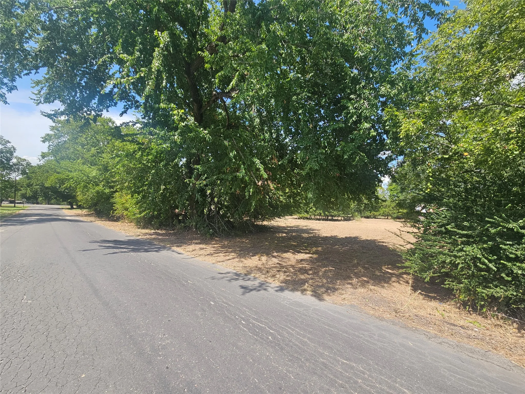 Unimproved Land For Sale in Limestone County , 1.114 Ac Henderson Boulevard, Groesbeck, Texas 76642, 0, 0, Garage spaces, 0 Sqft, built in 0, Price $45,000, mls#21030669, Real Estate Agent in Groesbeck, Homes For Sale in Limestone county, Homes For Sale in Groesbeck, Realtor in Groesbeck Texas, Real Estate Brokerage Independent Realty Texas, Luminita Cordes Realtor