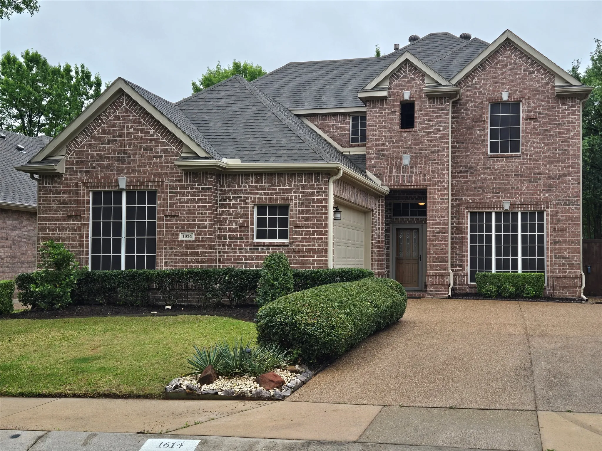Single Family Residence For Sale in Denton County , 1614 Villa Court, Corinth, Texas 76210, 3 Bedroom, 3 Bathroom, 2 Garage spaces, 2,584 Sqft, built in 2000, mls#21031593, Real Estate Agent in Corinth, Homes For Sale in Denton county, Homes For Sale in Corinth, Realtor in Corinth Texas, Real Estate Brokerage Independent Realty Texas, Luminita Cordes Realtor