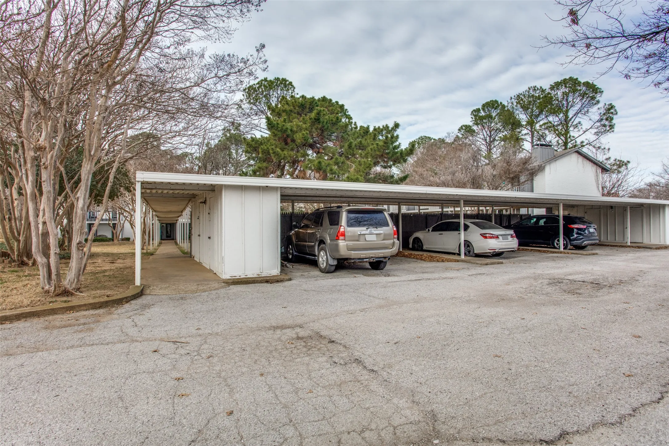 COVERED PARKING~