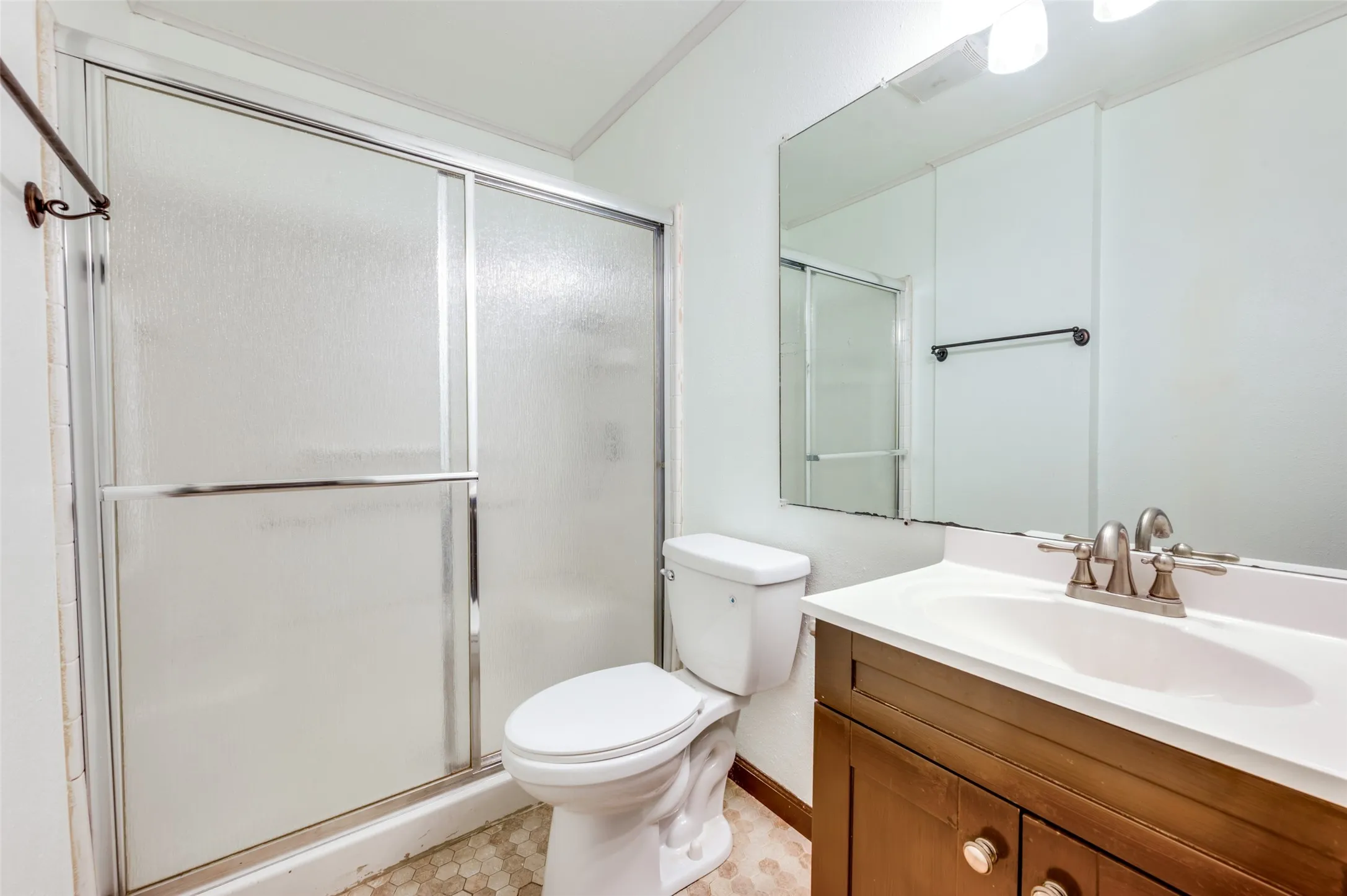 Townhouse For Sale in Denton County , 412 Hollyhill Lane, Denton, Texas 76205, 3 Bedroom, 2 Bathroom, 1 Garage spaces, 1,343 Sqft, built in 1983, Preowned, mls#21029878, Real Estate Agent in Denton, Homes For Sale in Denton county, Homes For Sale in Denton, Realtor in Denton Texas, Real Estate Brokerage Independent Realty Texas, Luminita Cordes Realtor