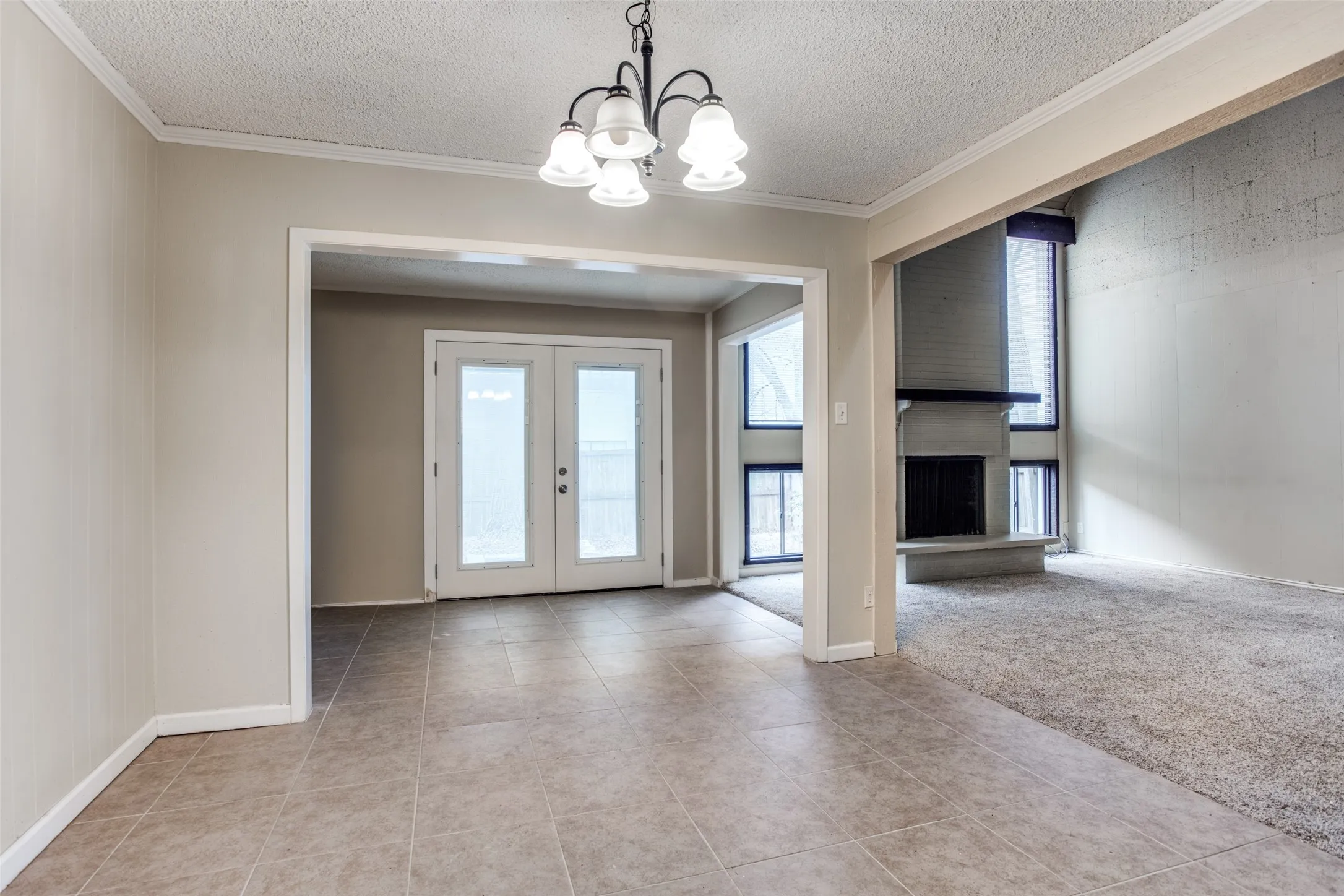 DINING~ADDITIONAL SITTING AREA~